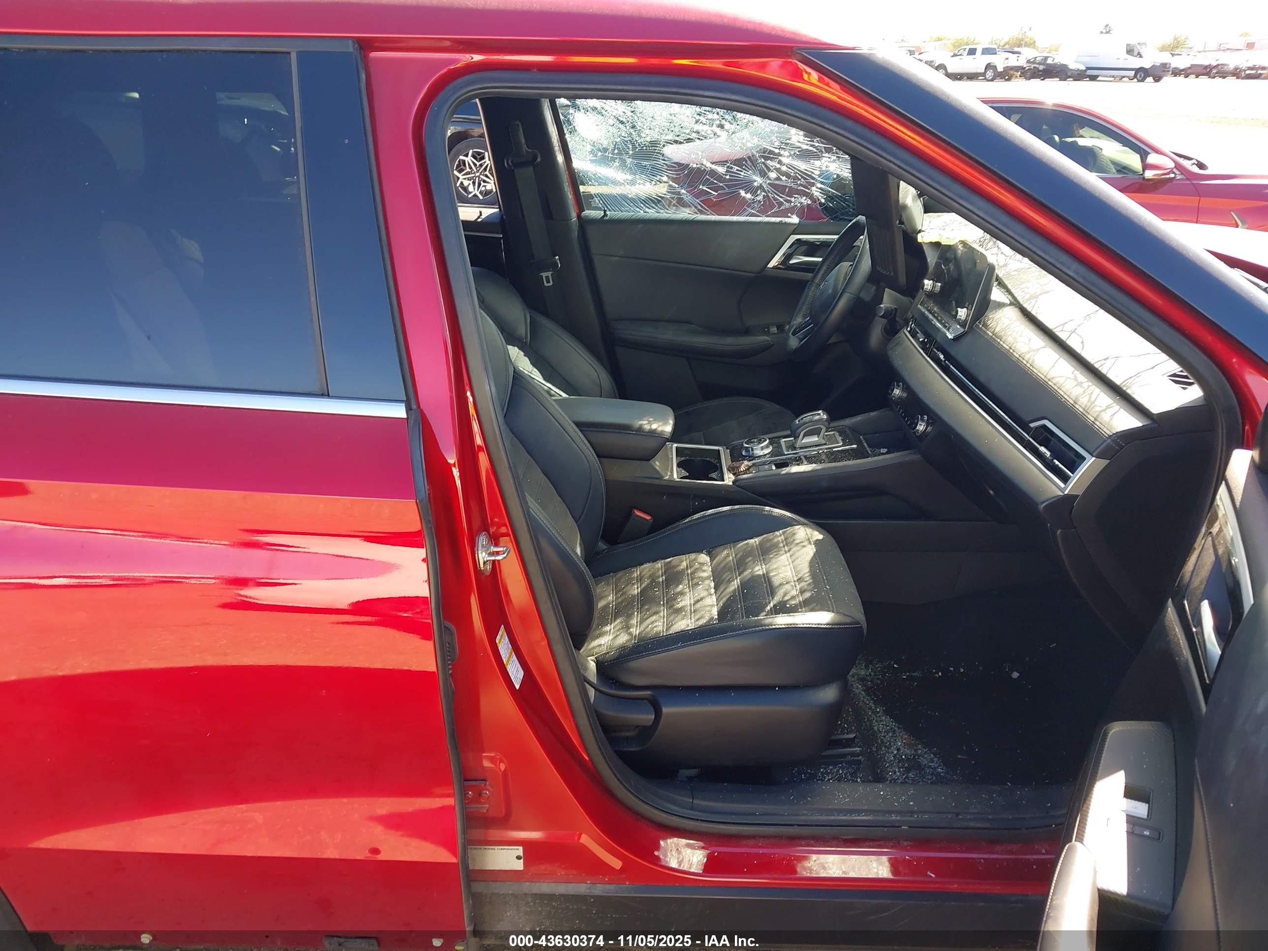 MITSUBISHI OUTLANDER image 5