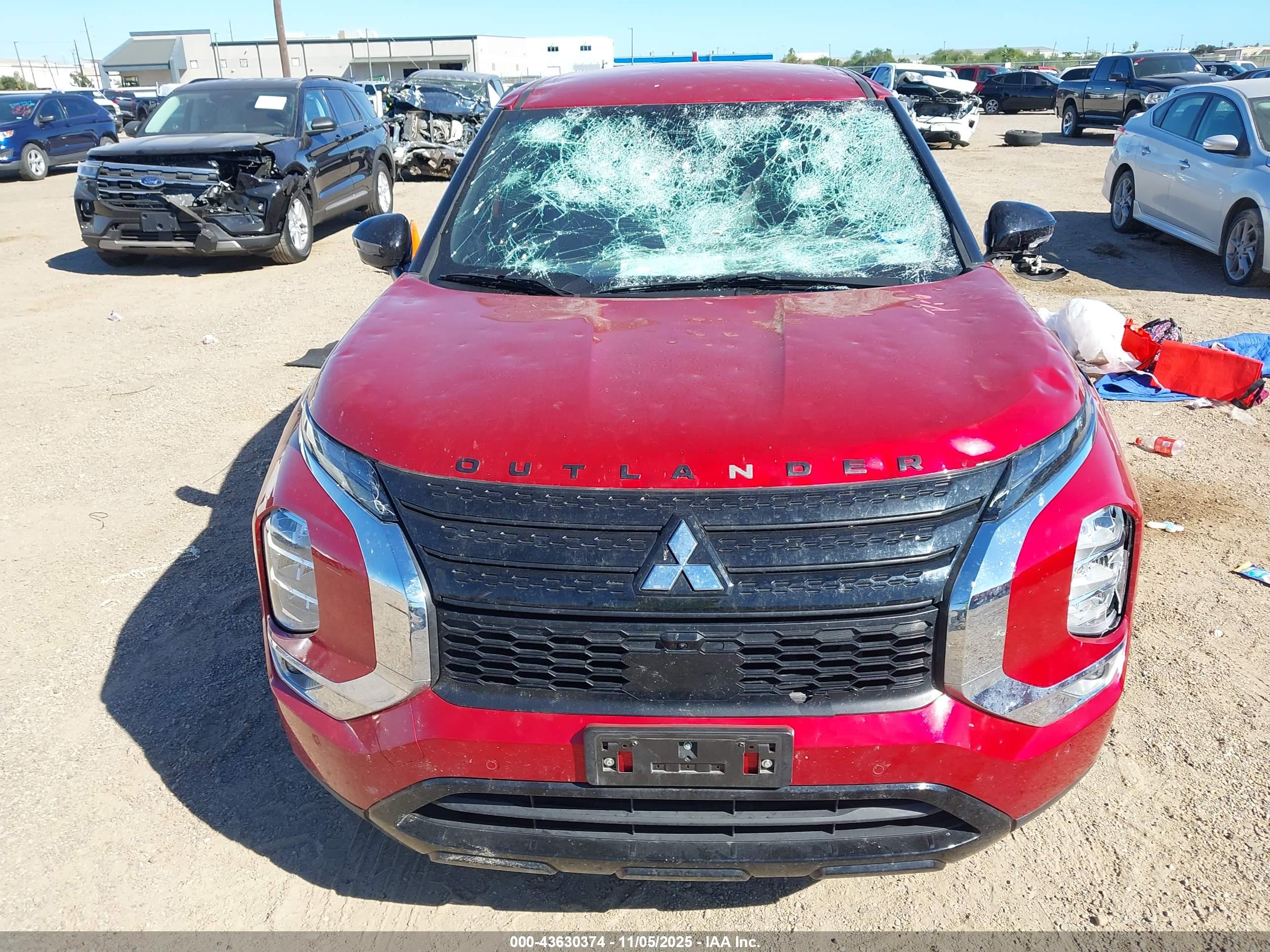 MITSUBISHI OUTLANDER image 6