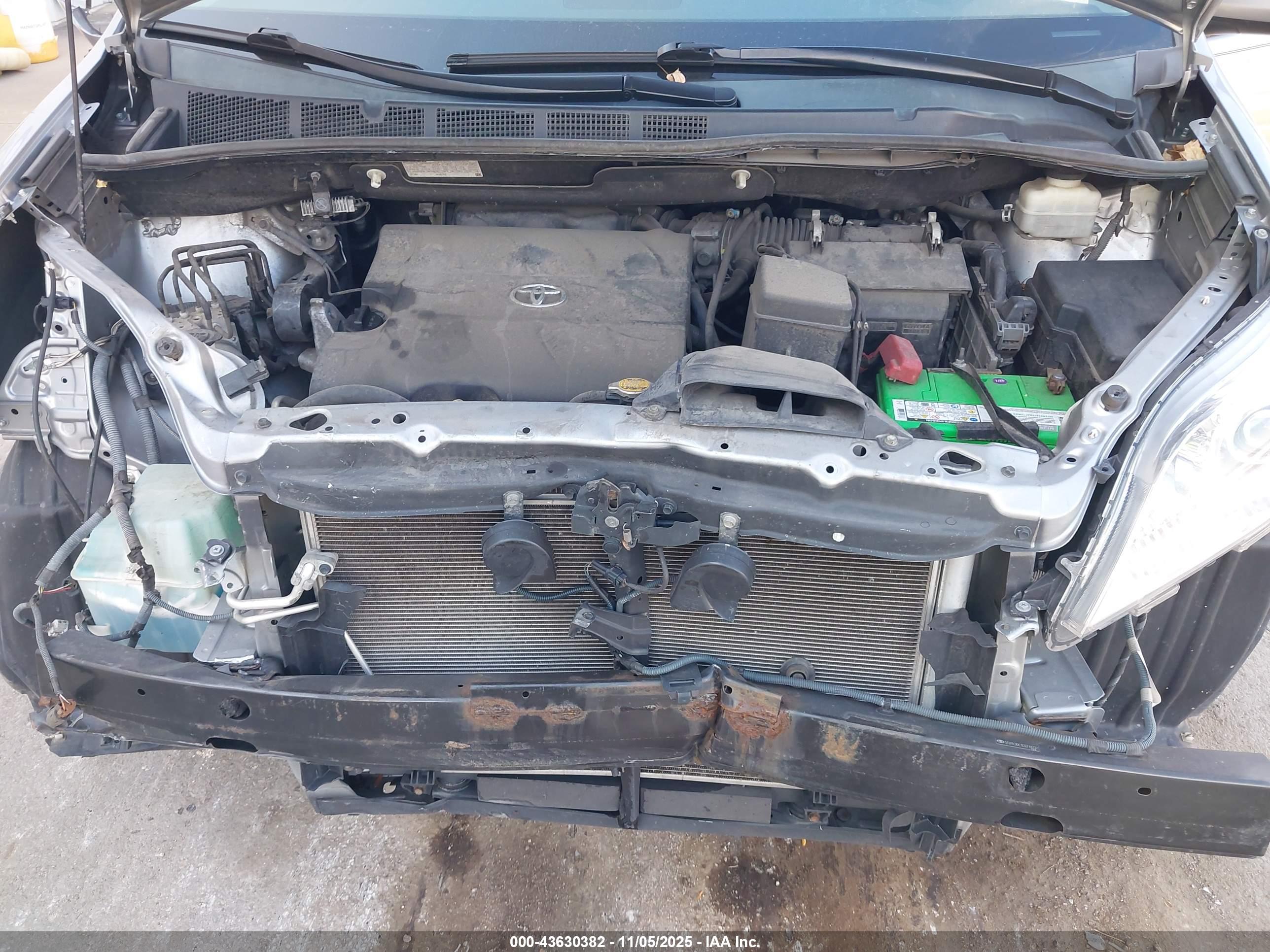 TOYOTA SIENNA image 10