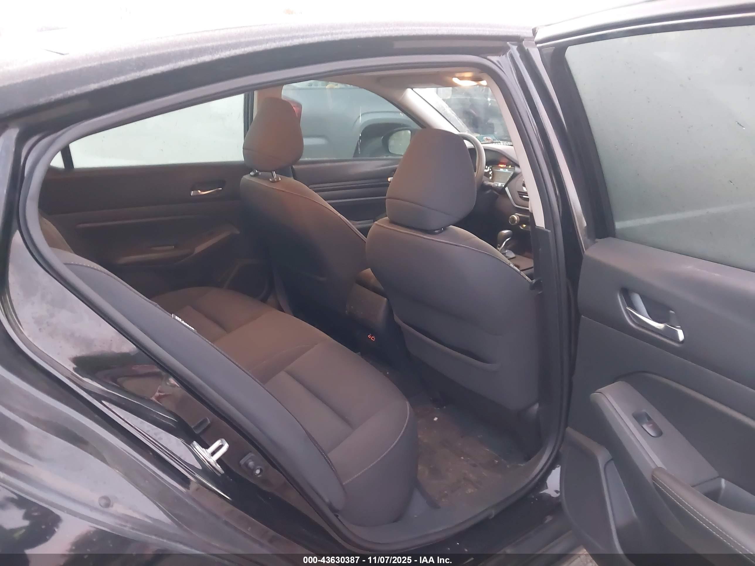 NISSAN ALTIMA image 8