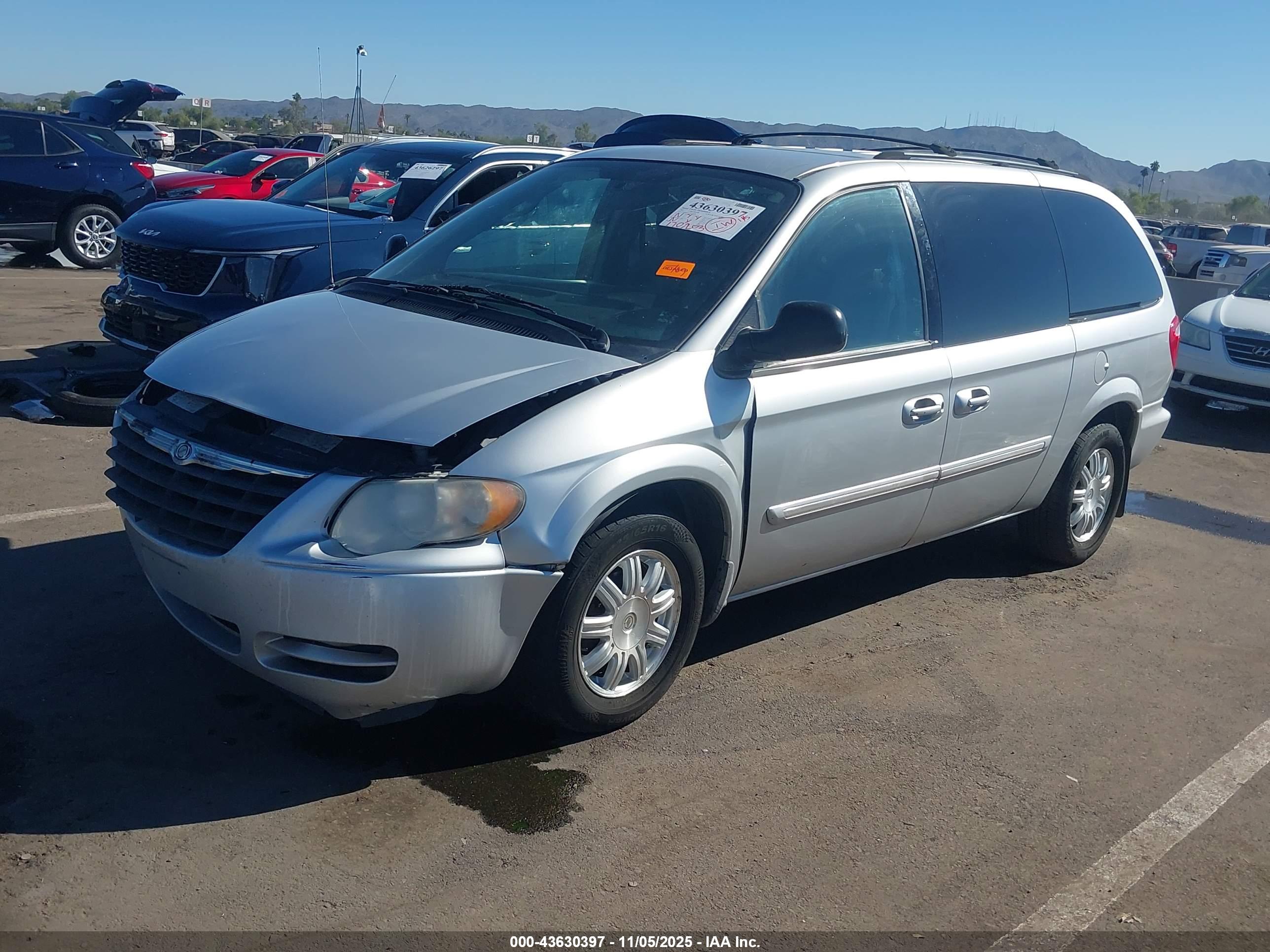 CHRYSLER TOWN image 2