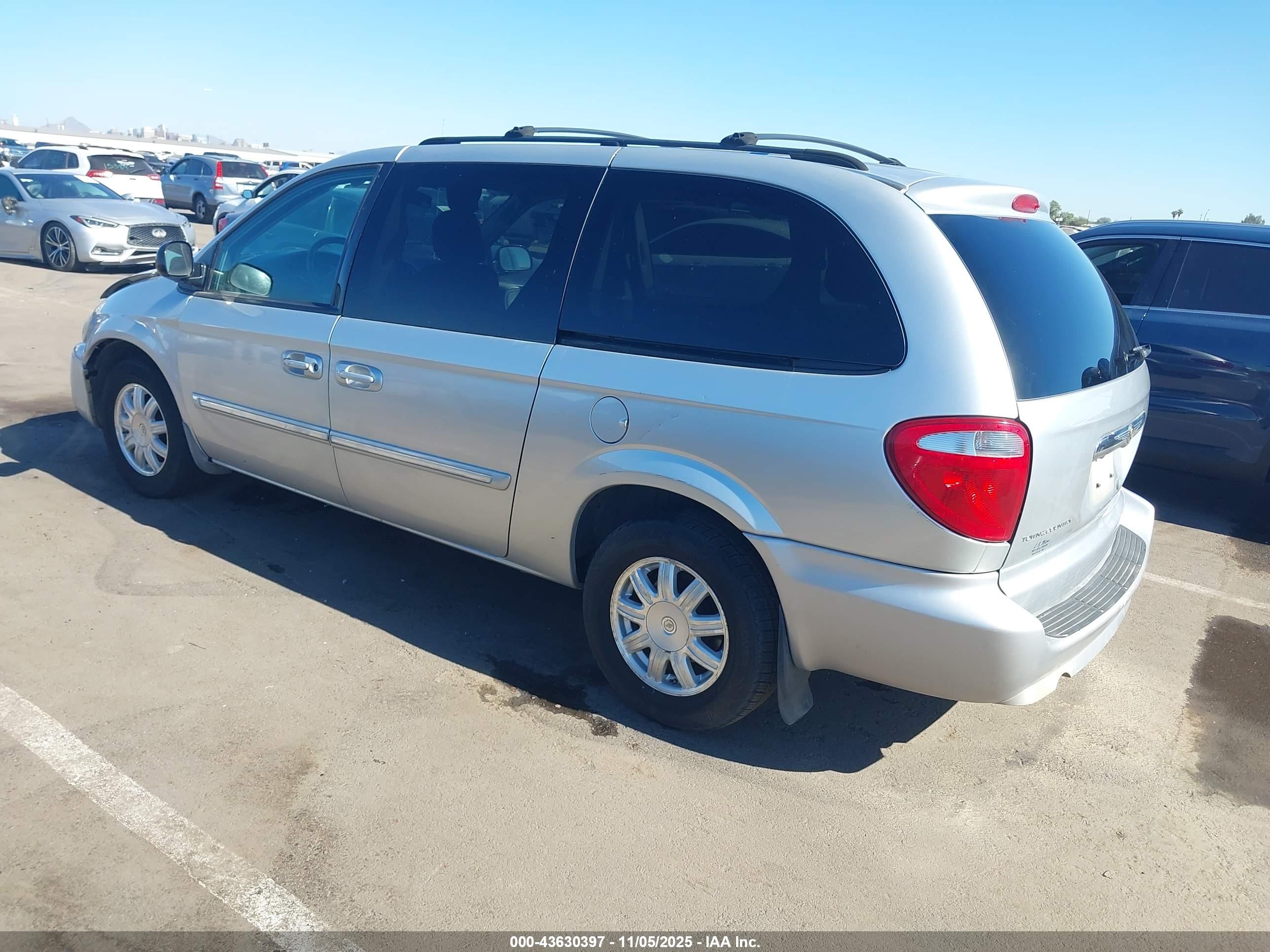 CHRYSLER TOWN image 3