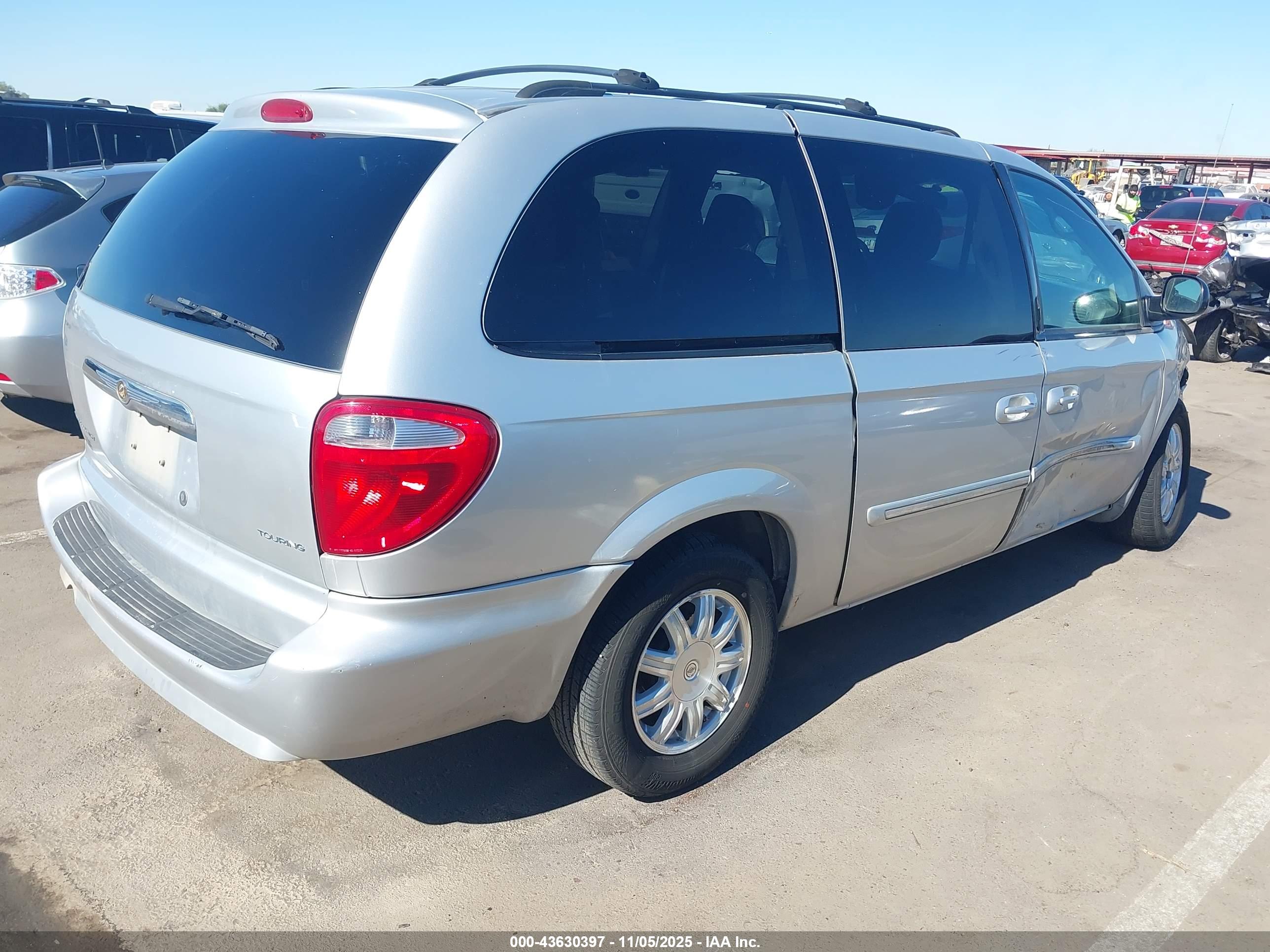 CHRYSLER TOWN image 4