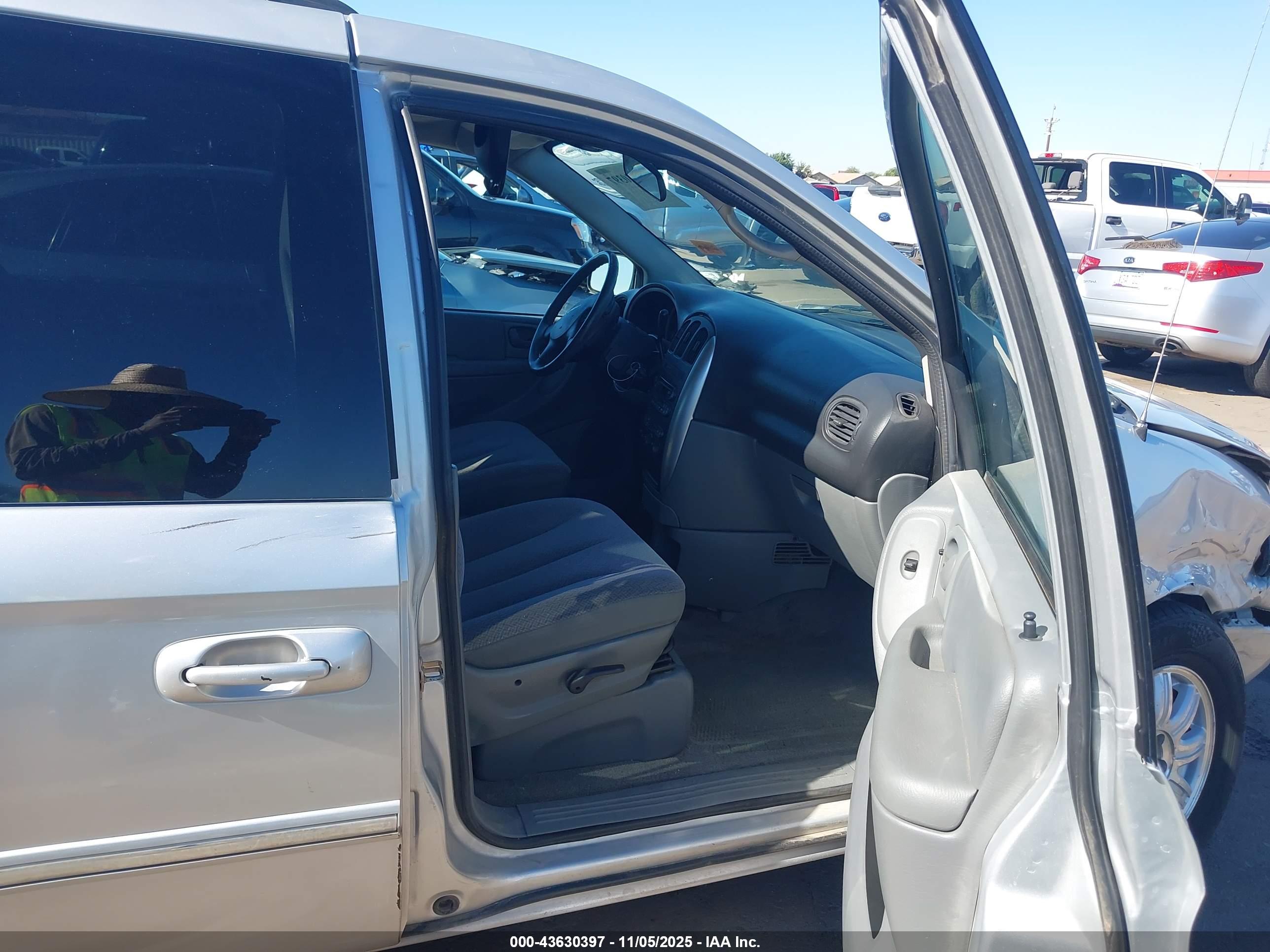CHRYSLER TOWN image 5