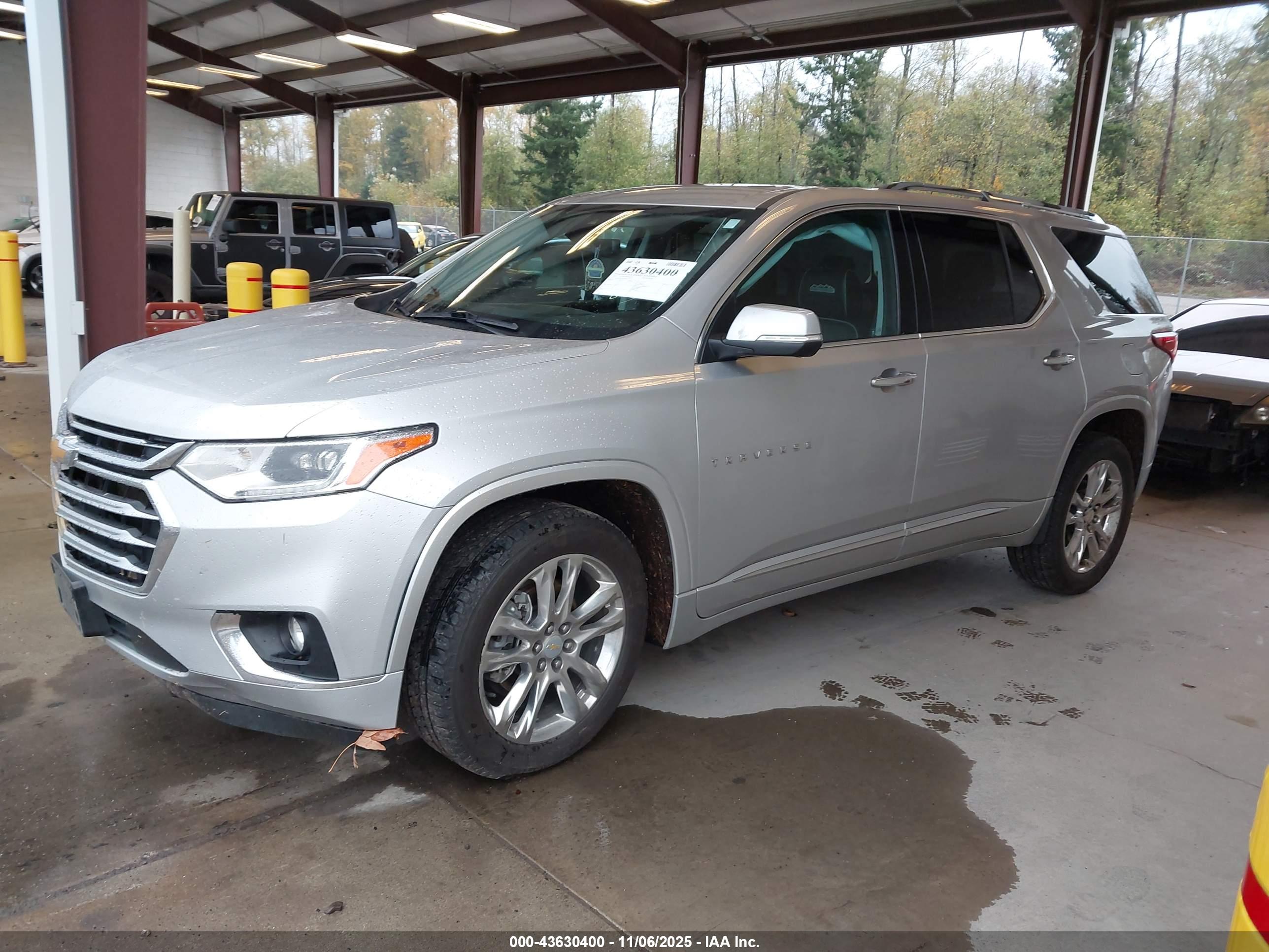 CHEVROLET TRAVERSE image 2