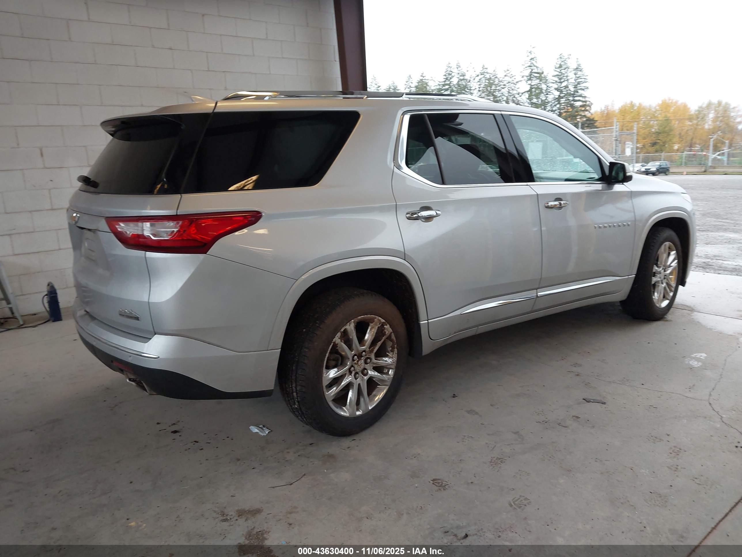 CHEVROLET TRAVERSE image 4