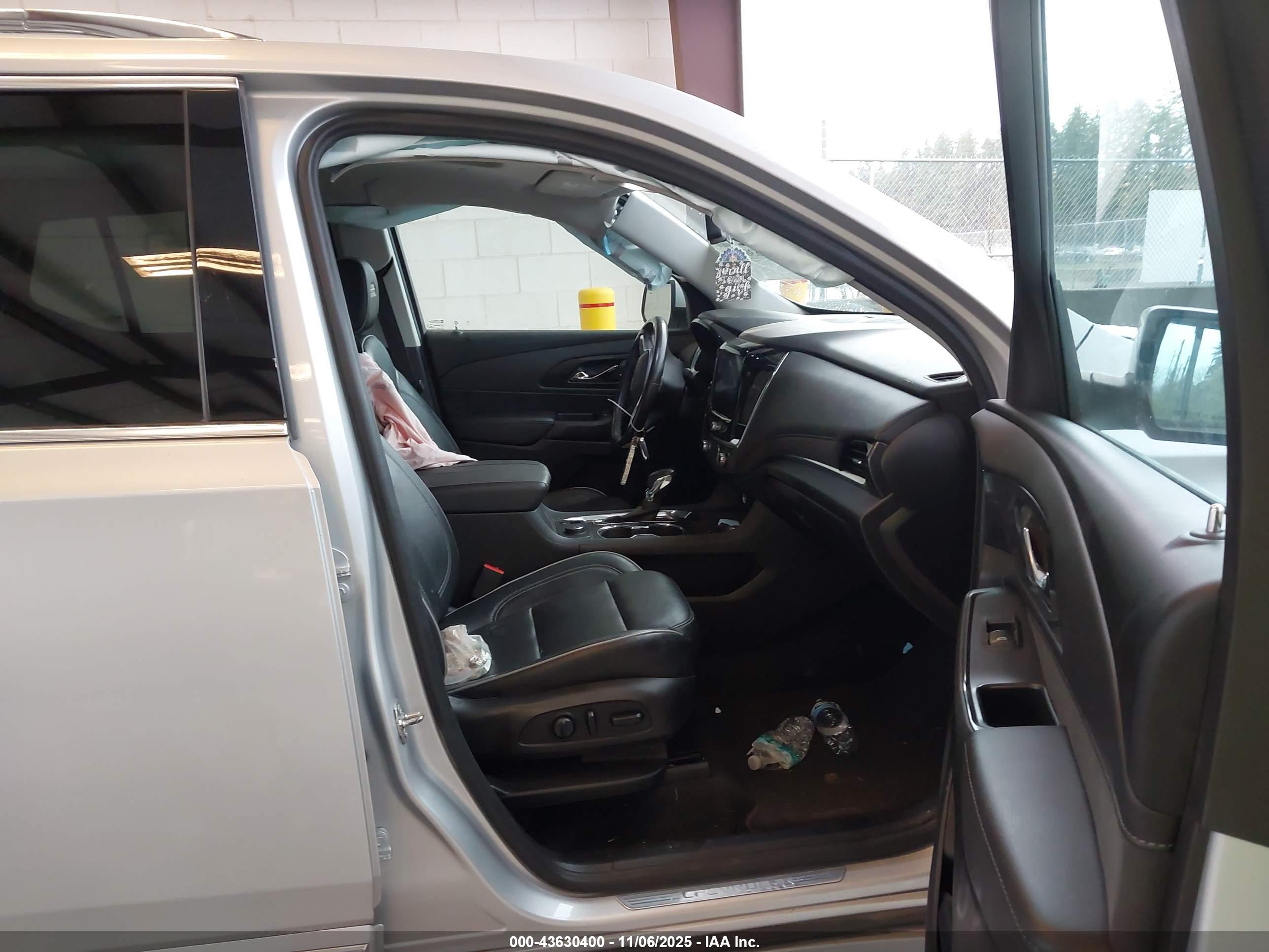 CHEVROLET TRAVERSE image 5