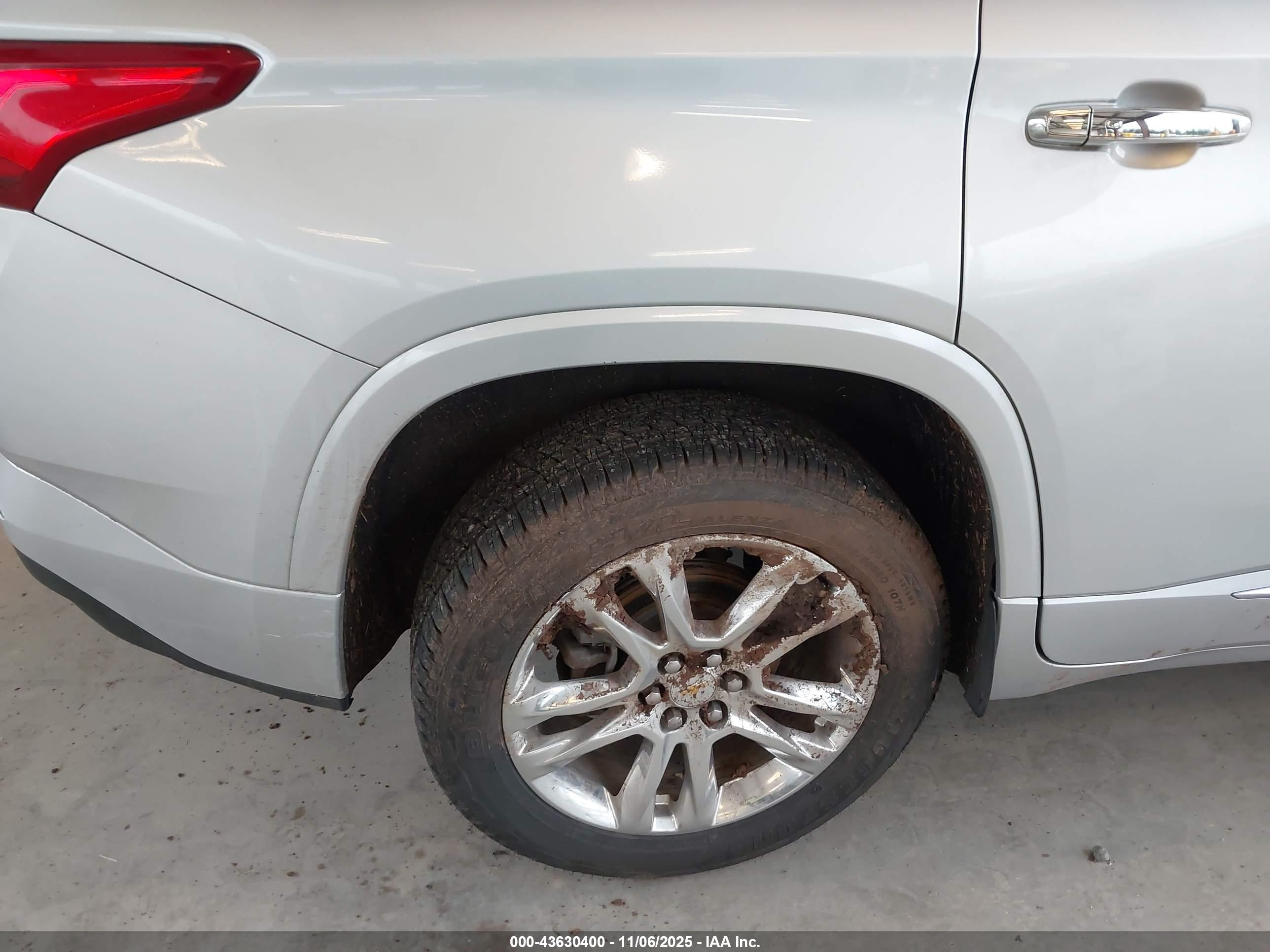 CHEVROLET TRAVERSE image 6