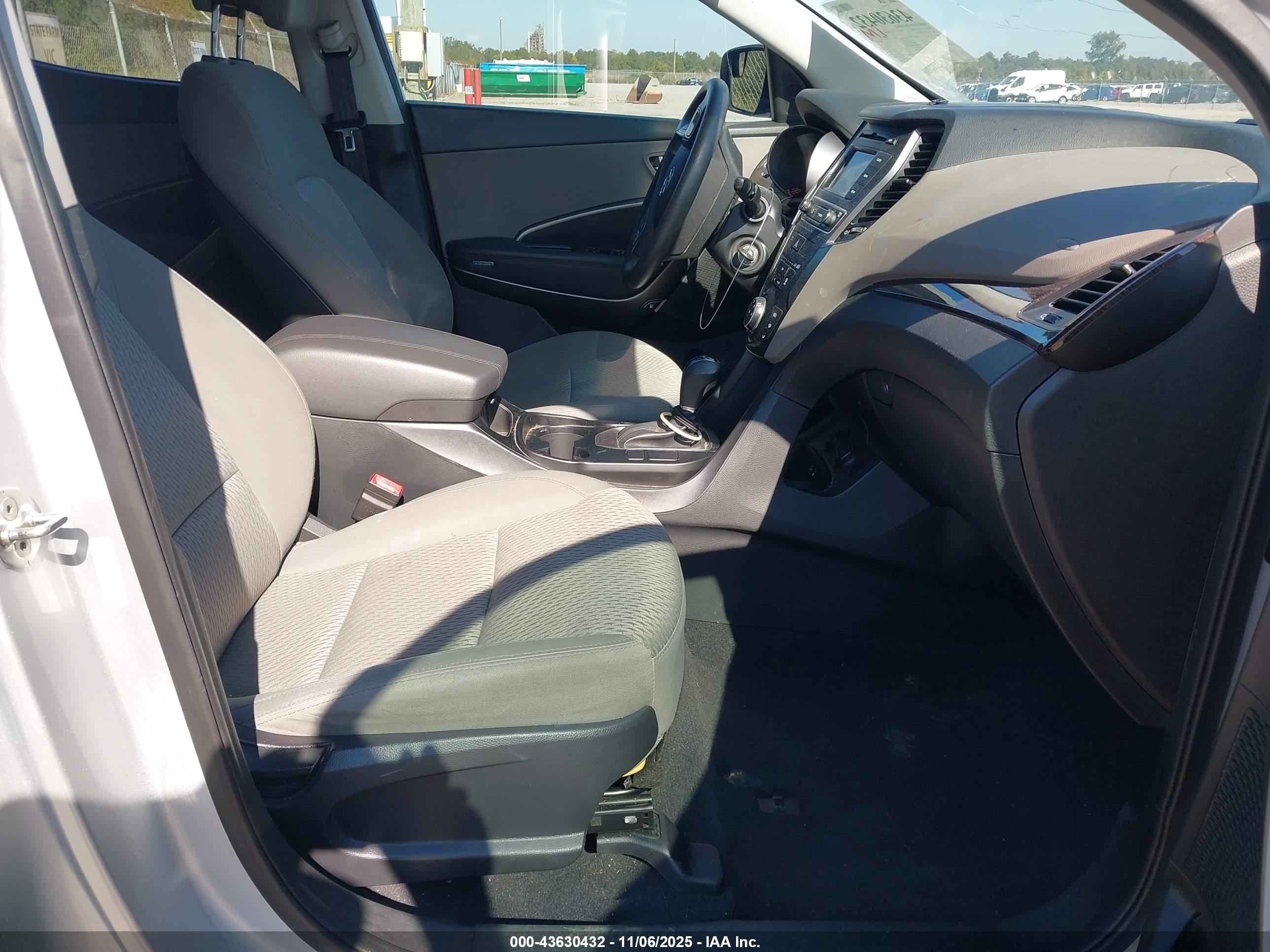 HYUNDAI SANTA image 5