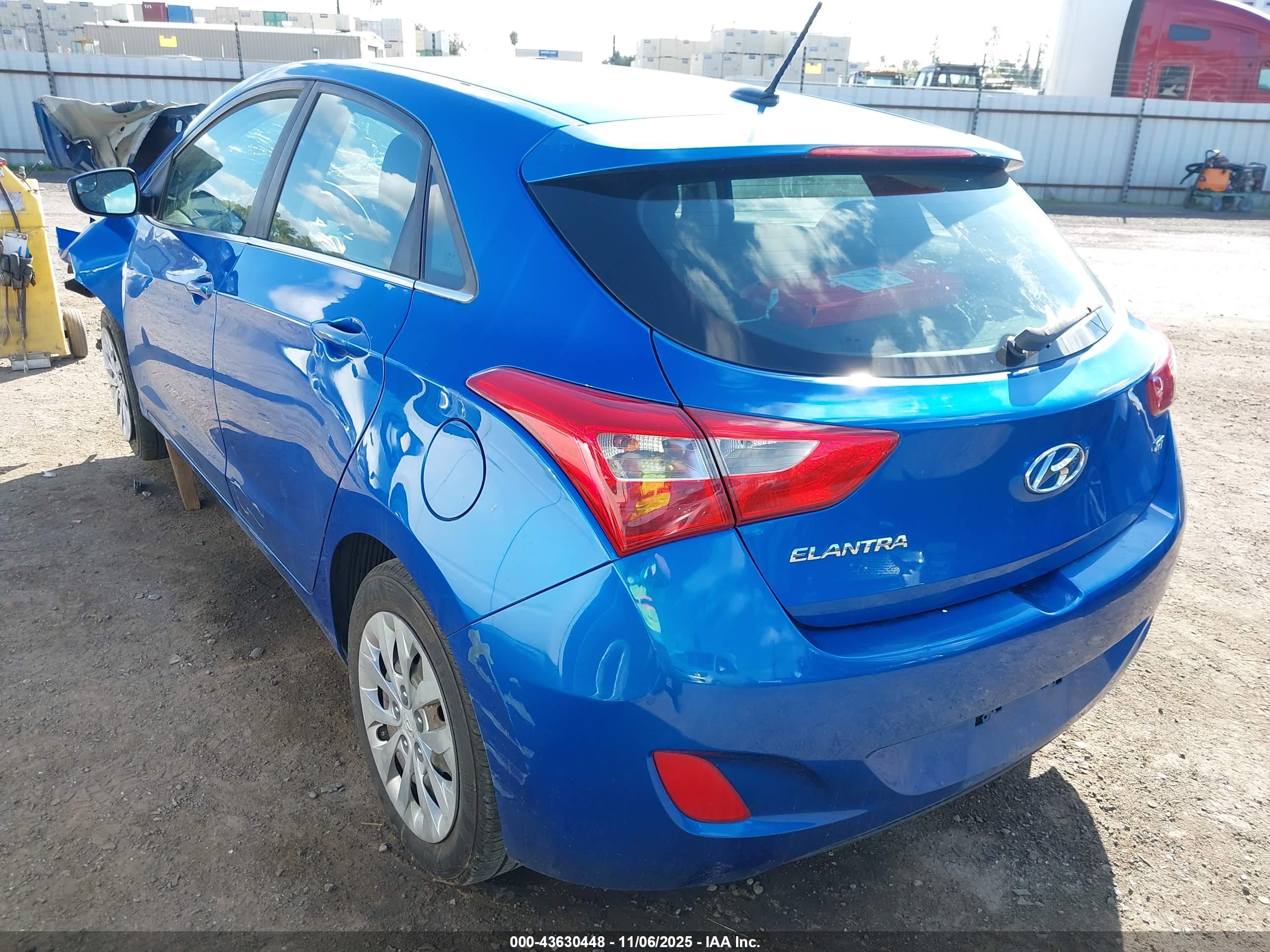 HYUNDAI ELANTRA image 3