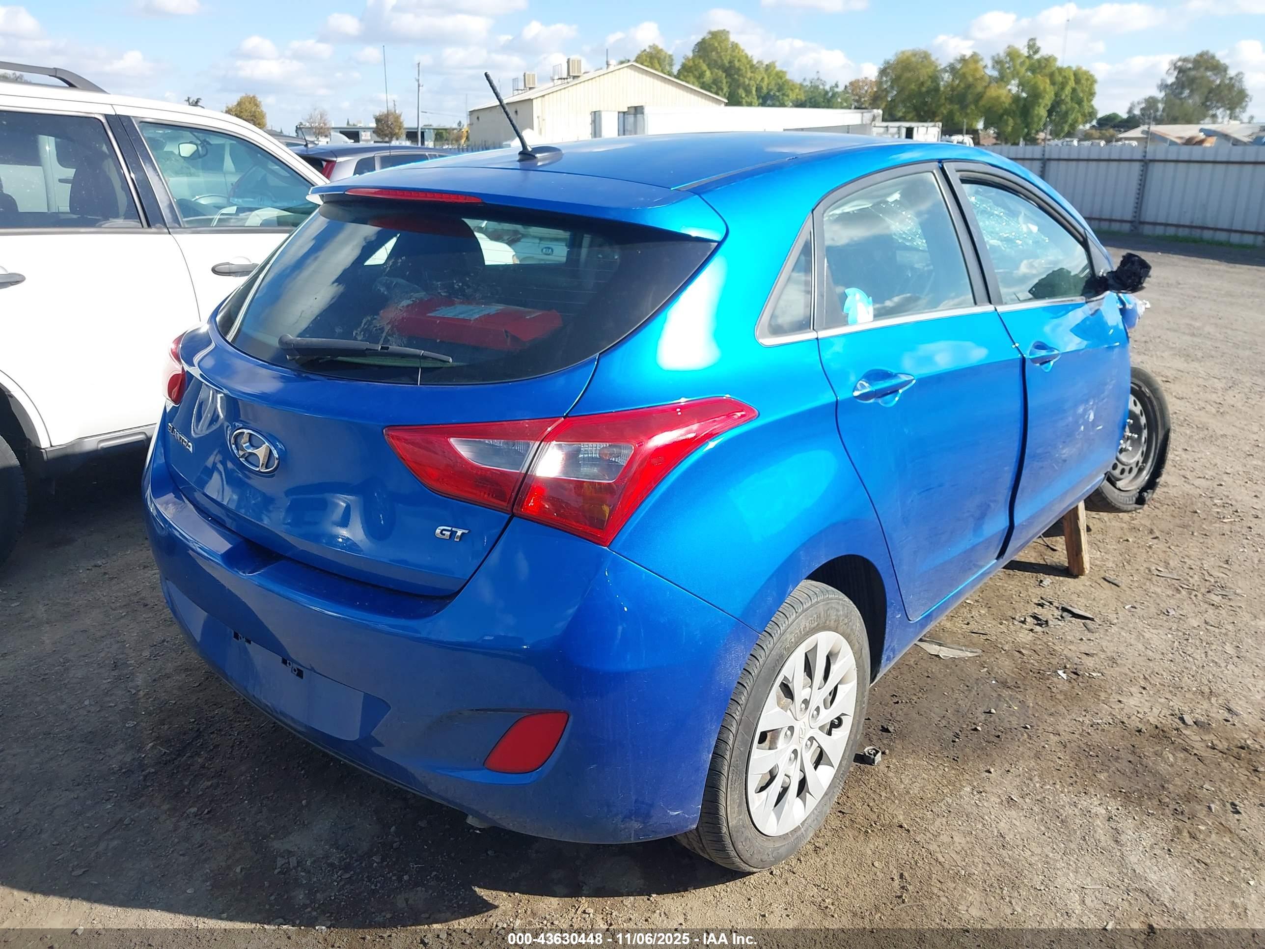 HYUNDAI ELANTRA image 4