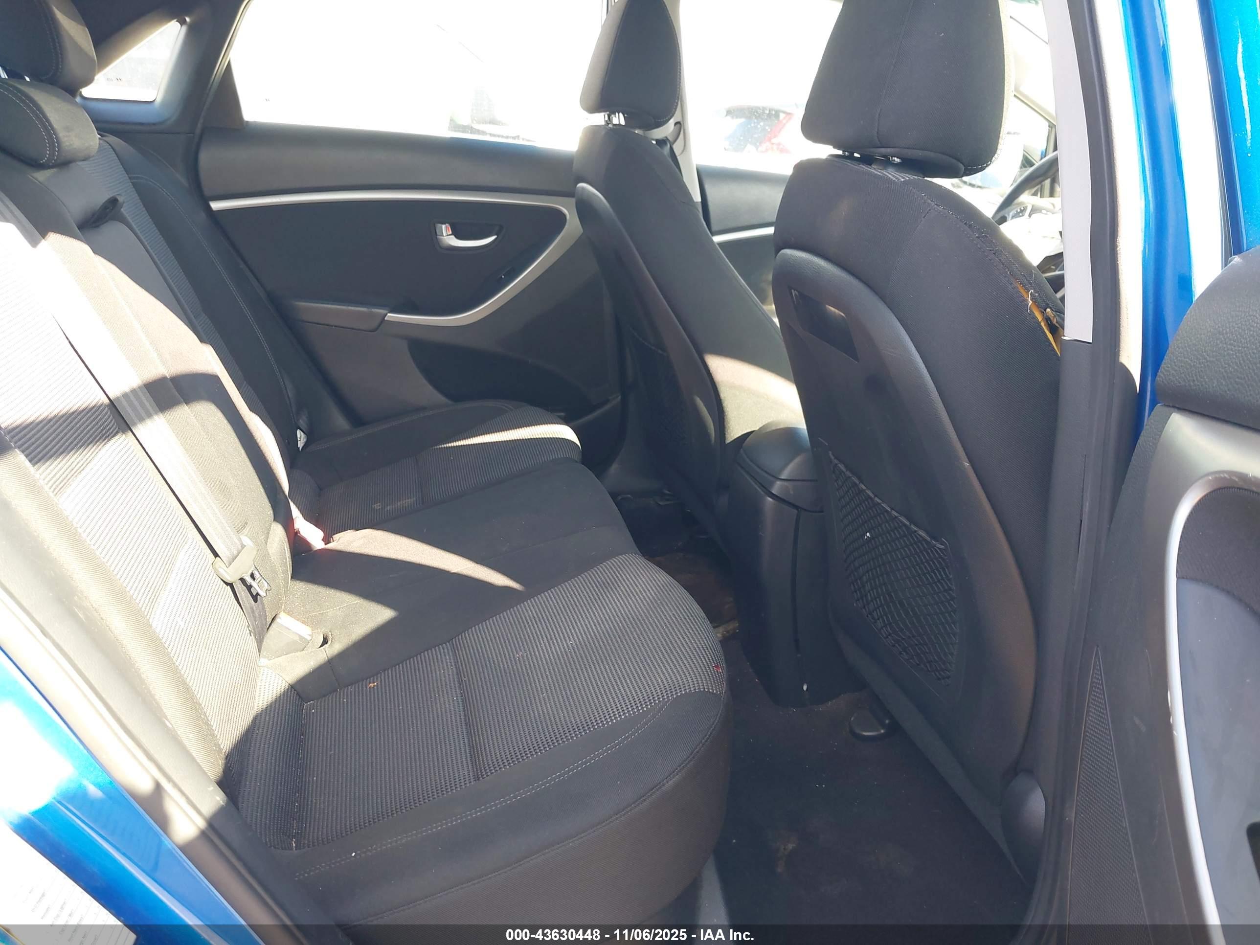 HYUNDAI ELANTRA image 8