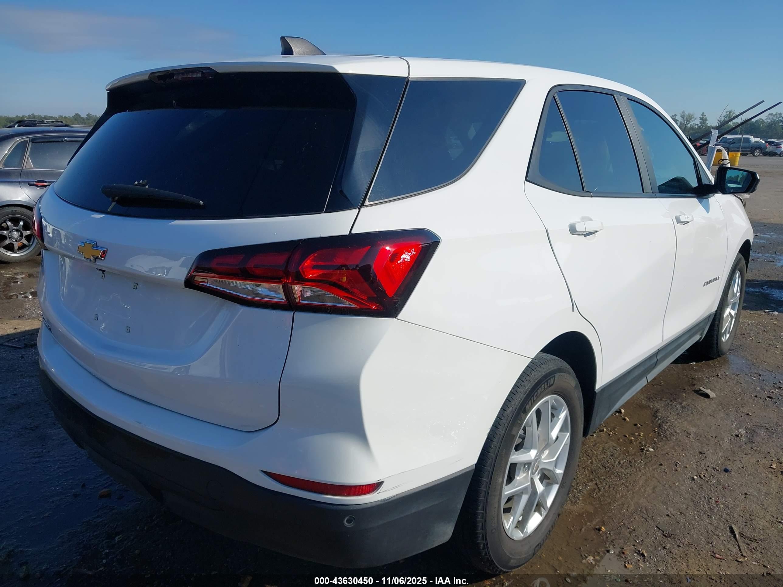 CHEVROLET EQUINOX image 4