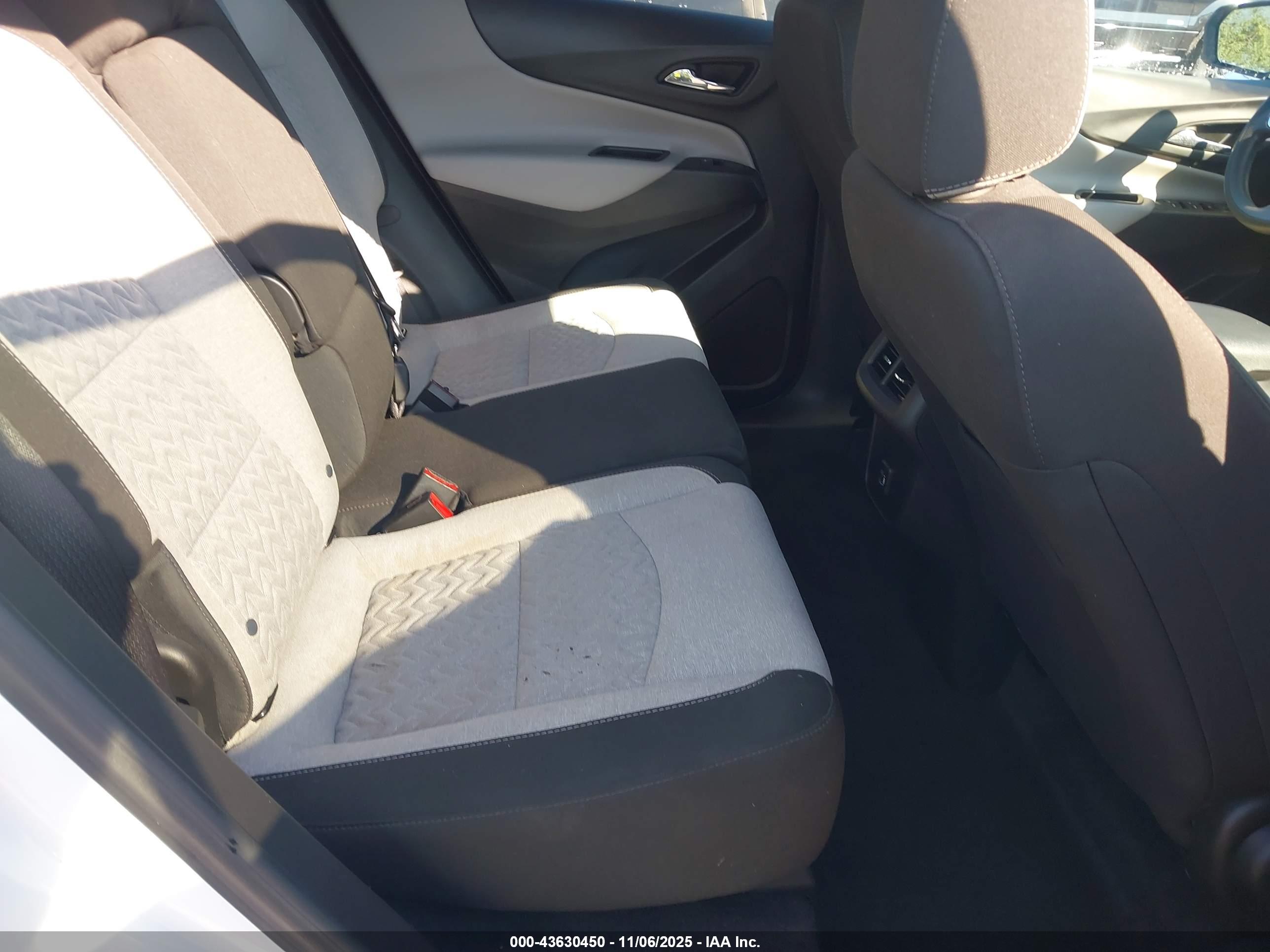 CHEVROLET EQUINOX image 8