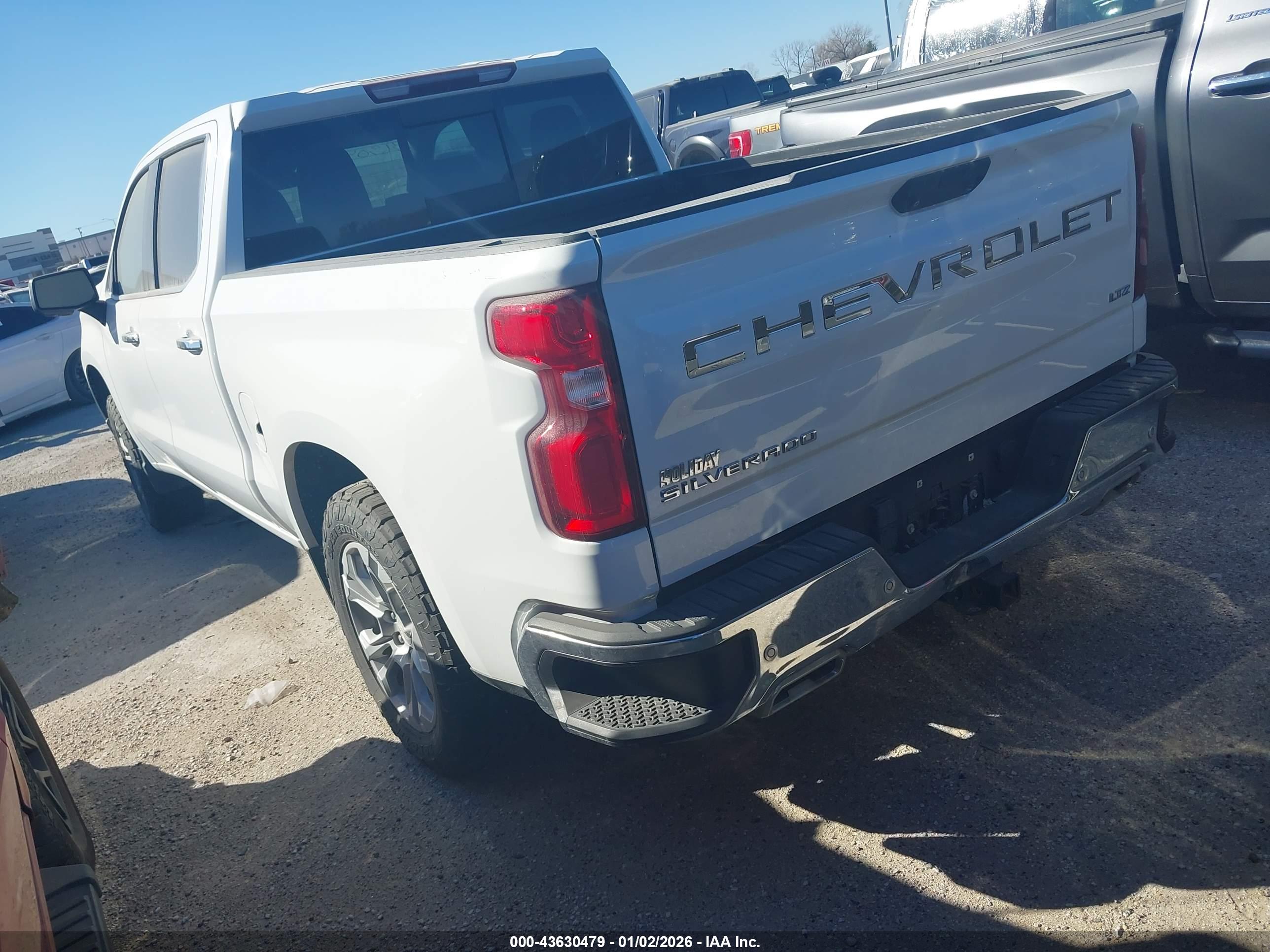 CHEVROLET SILVERADO image 3
