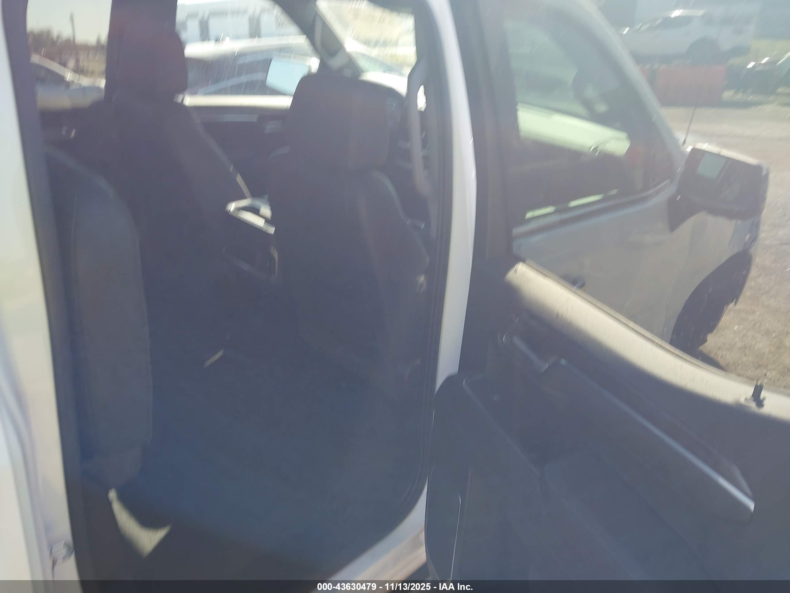 CHEVROLET SILVERADO image 8