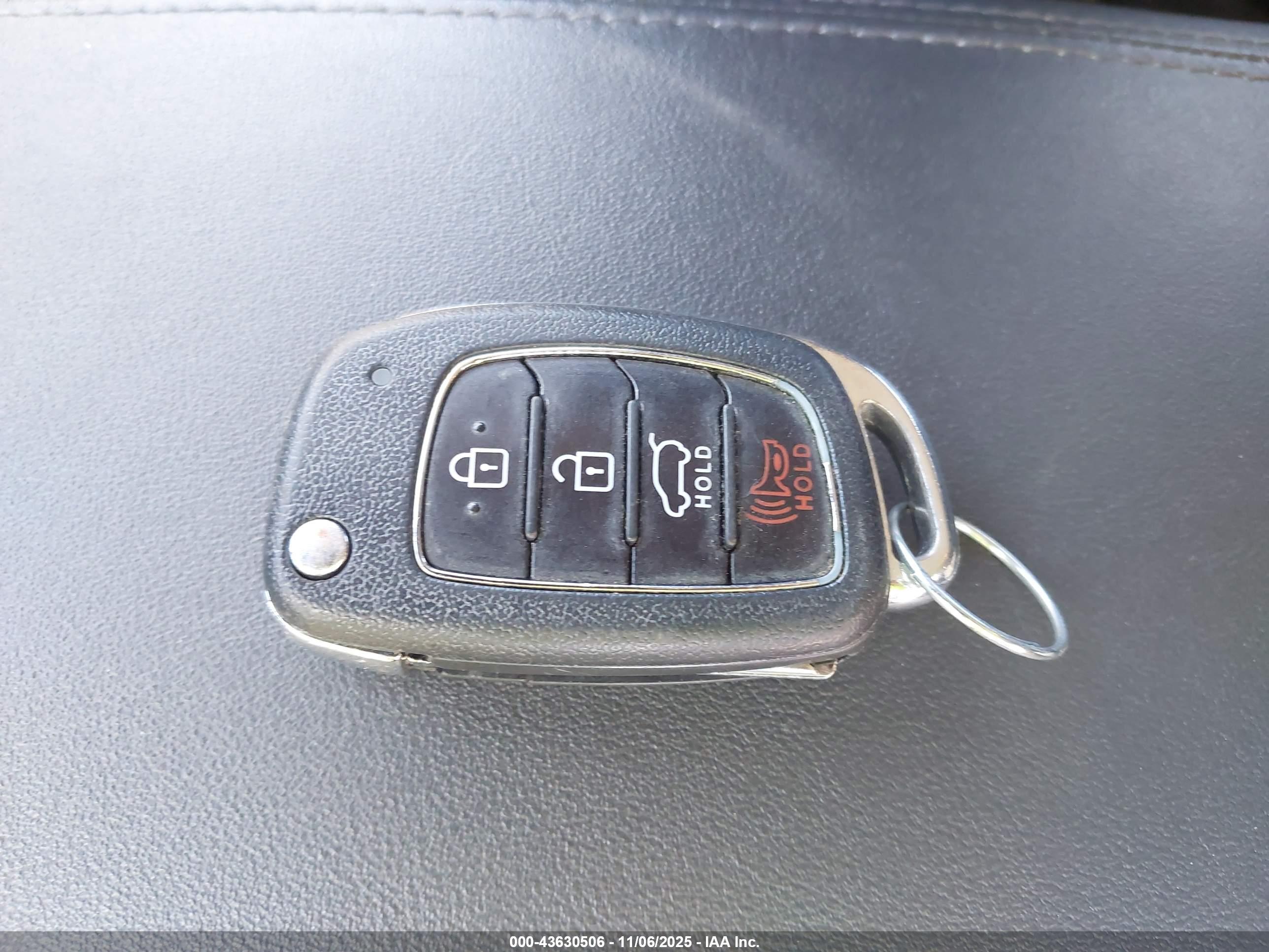 HYUNDAI TUCSON image 11