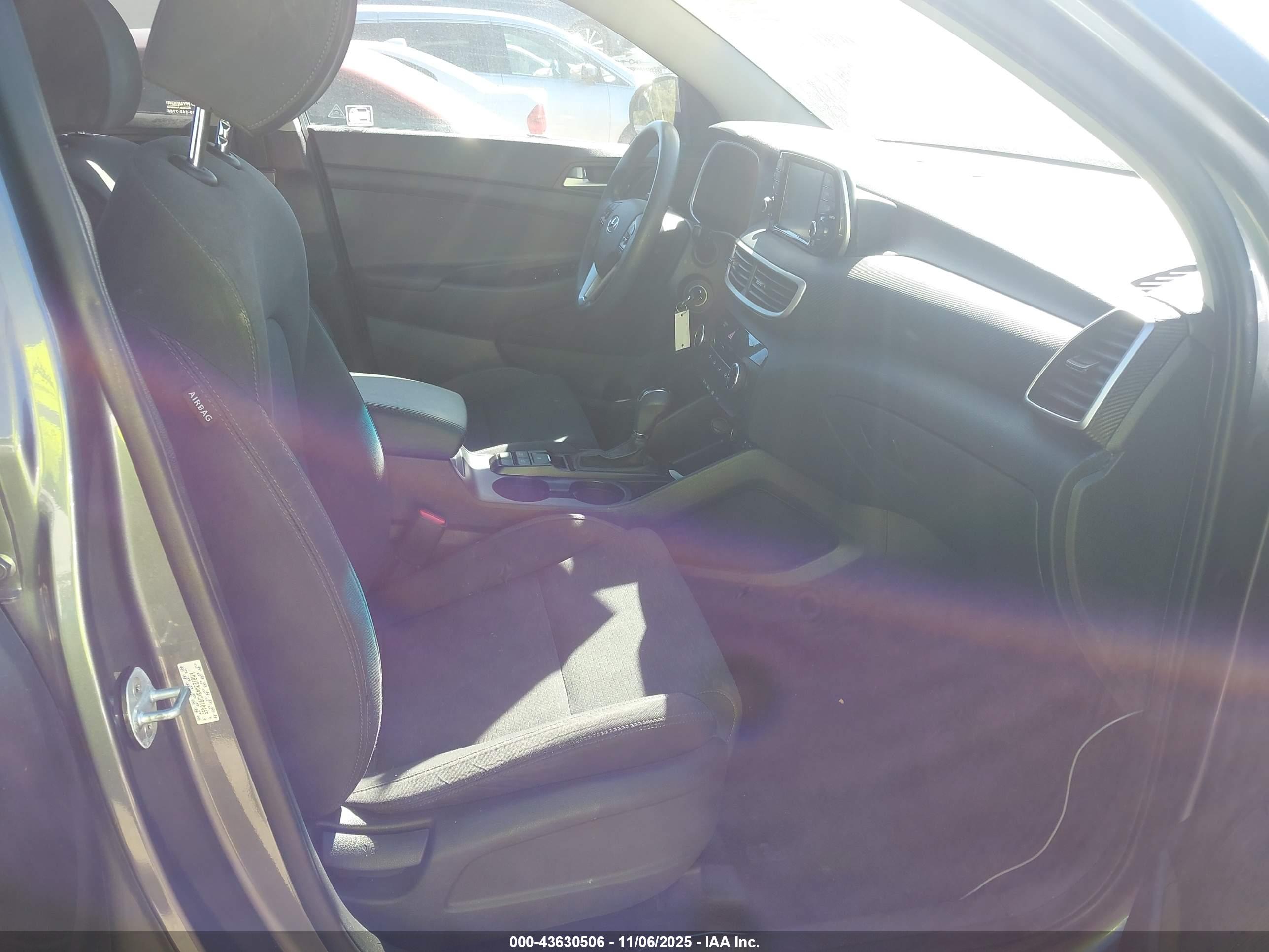 HYUNDAI TUCSON image 5