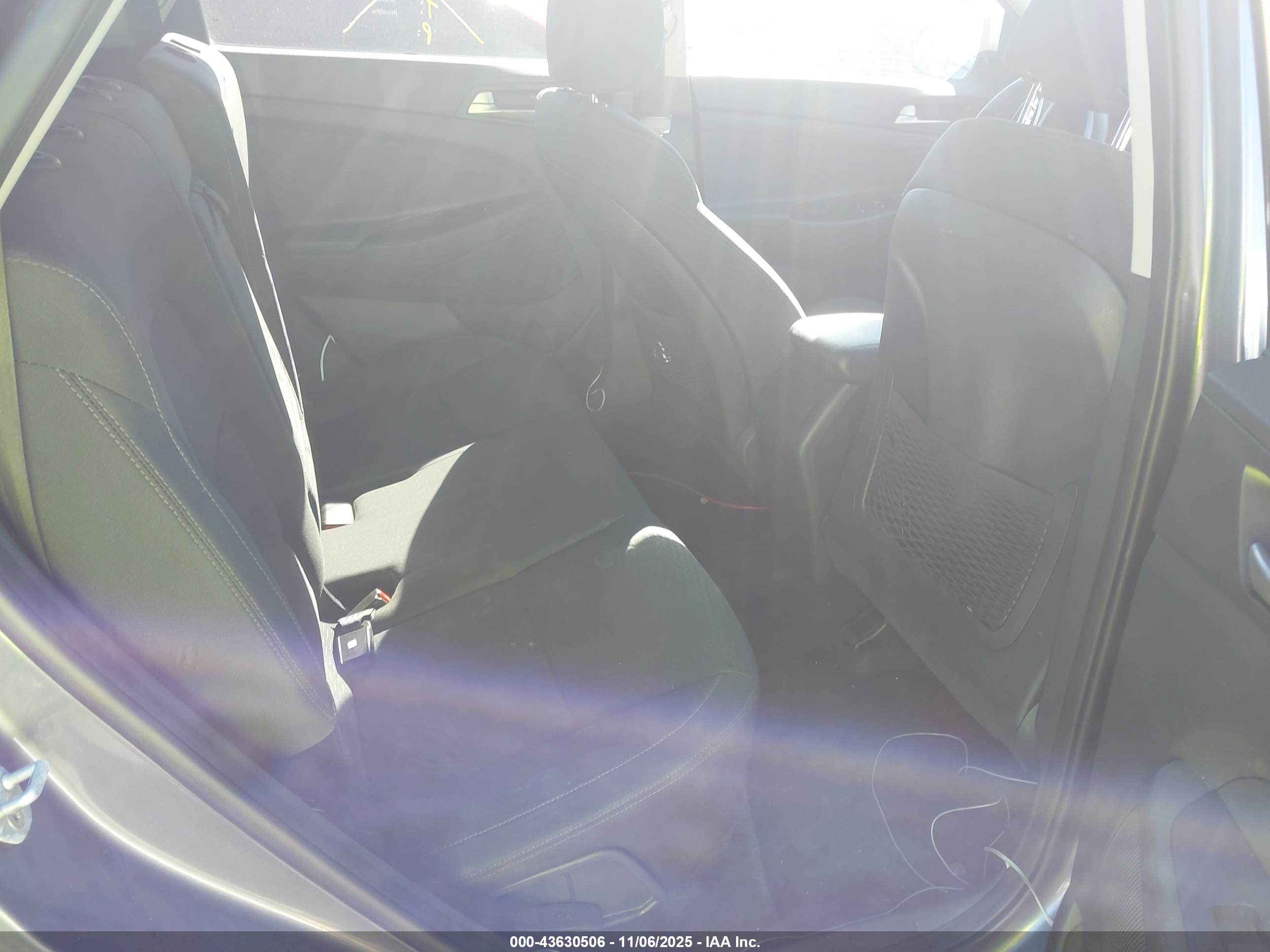 HYUNDAI TUCSON image 8
