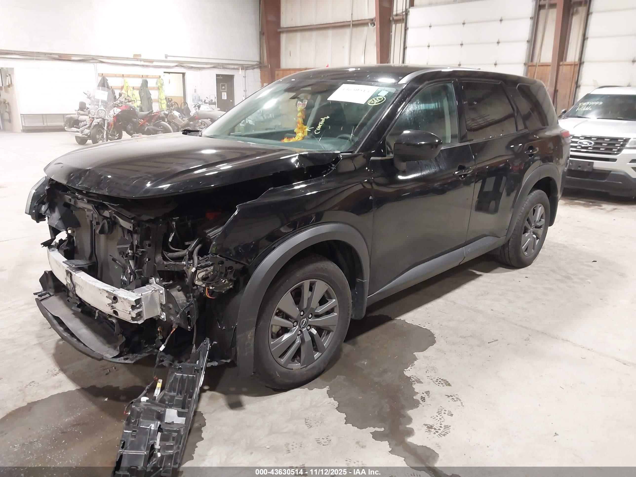 NISSAN PATHFINDER image 2