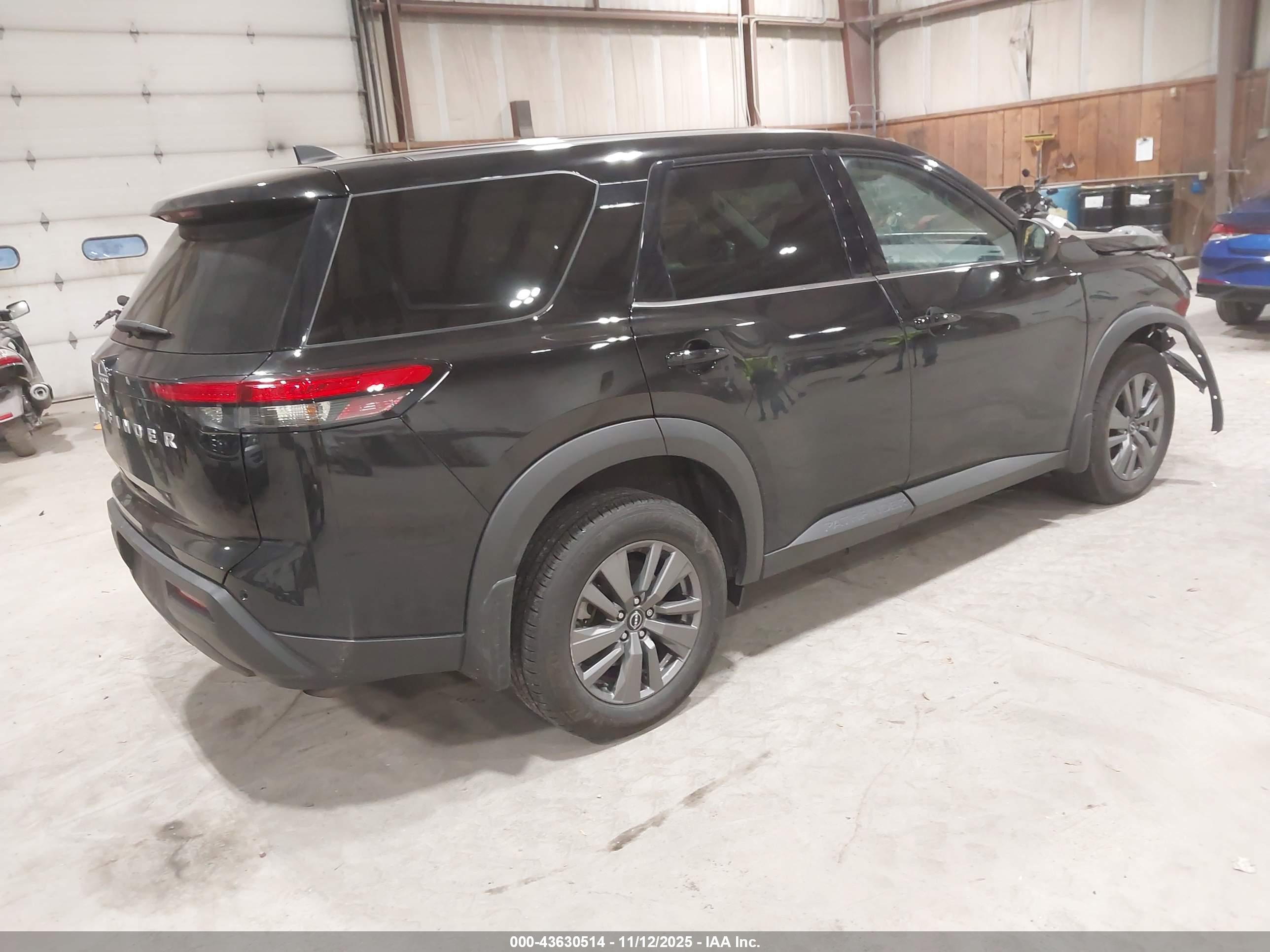 NISSAN PATHFINDER image 4