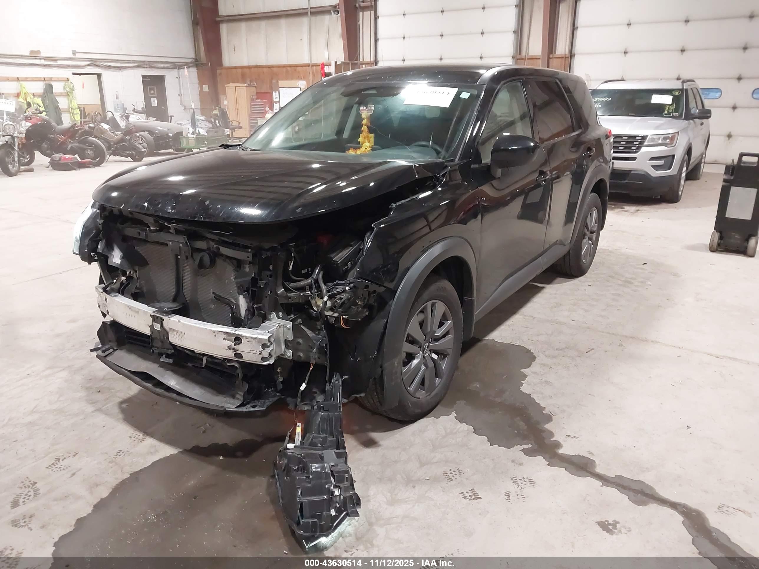 NISSAN PATHFINDER image 6
