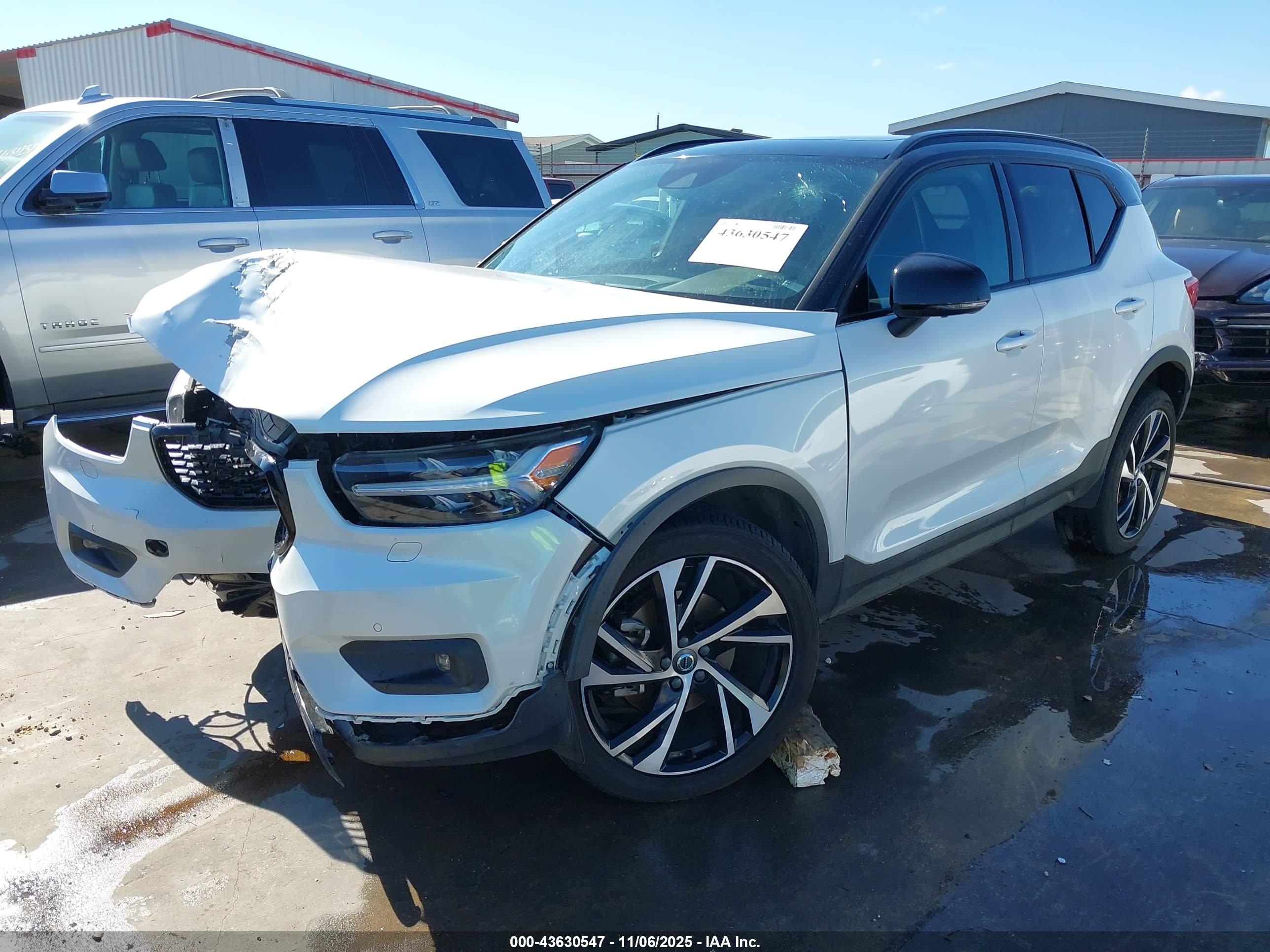 VOLVO XC40 image 2