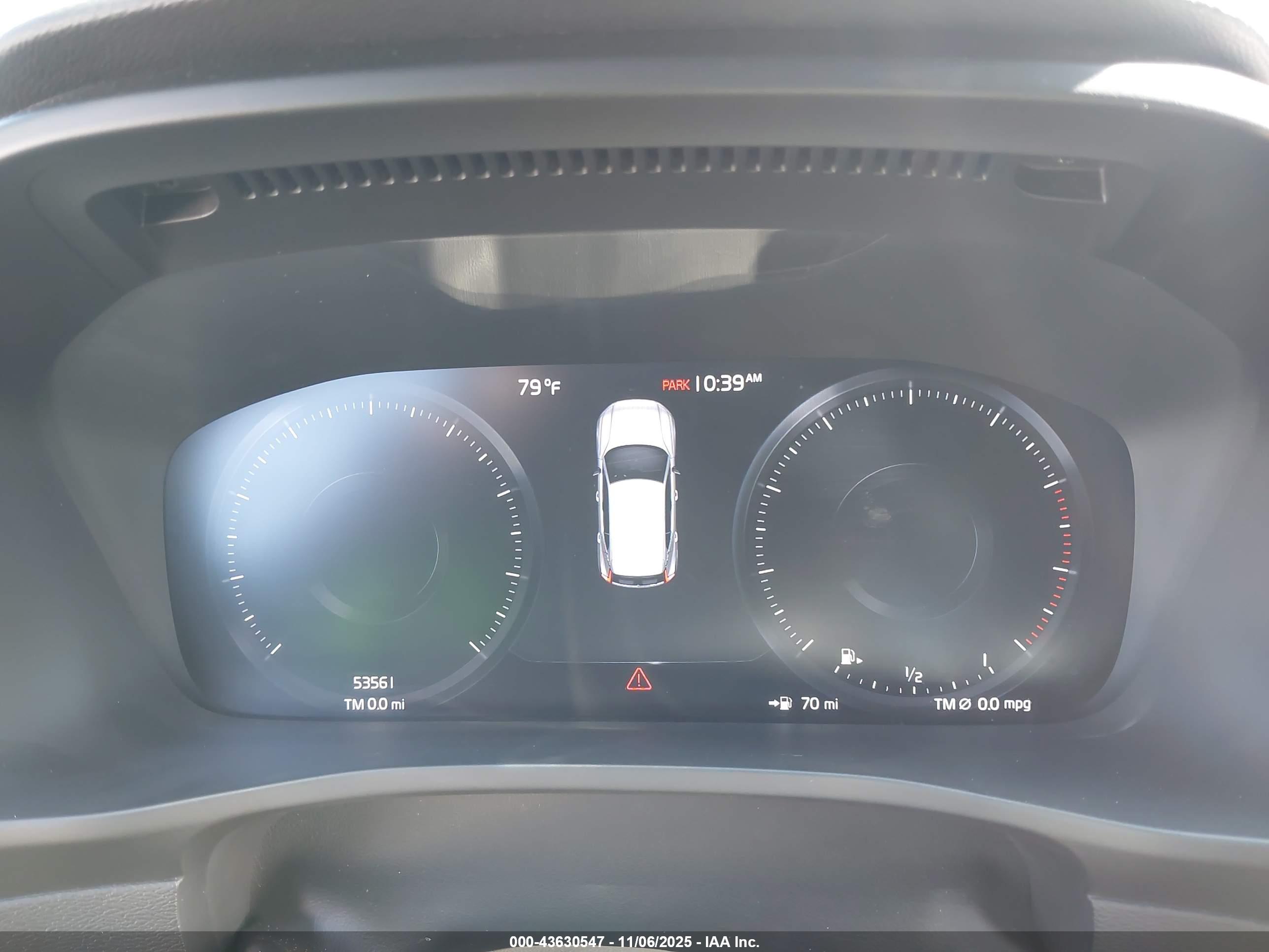 VOLVO XC40 image 7