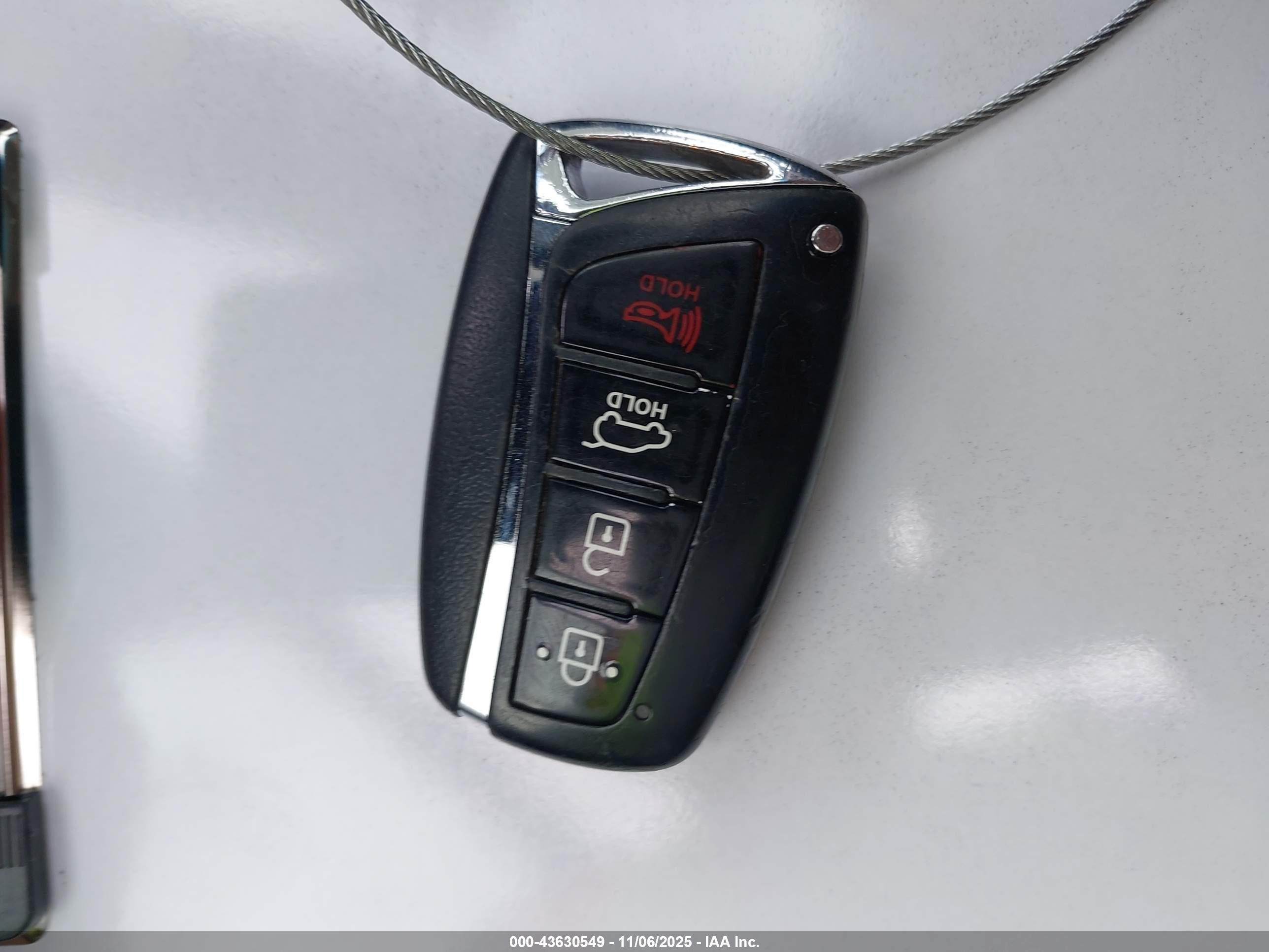 HYUNDAI SANTA image 11