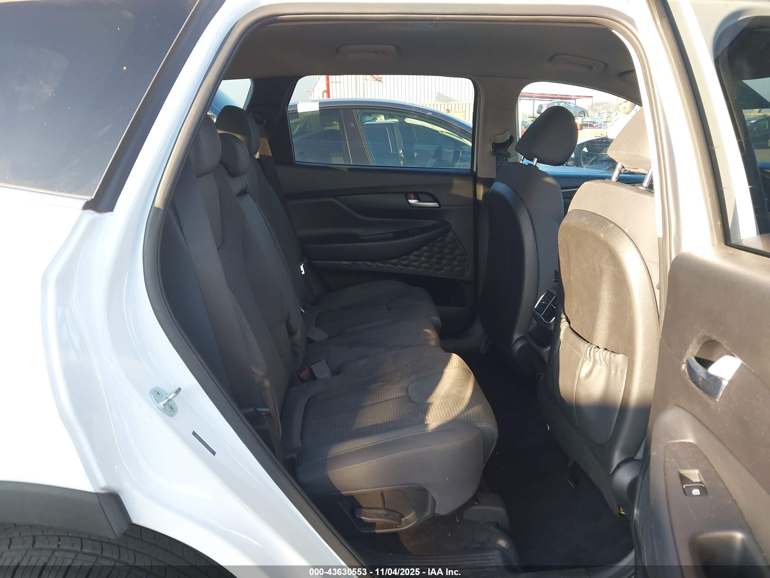 HYUNDAI SANTA image 8