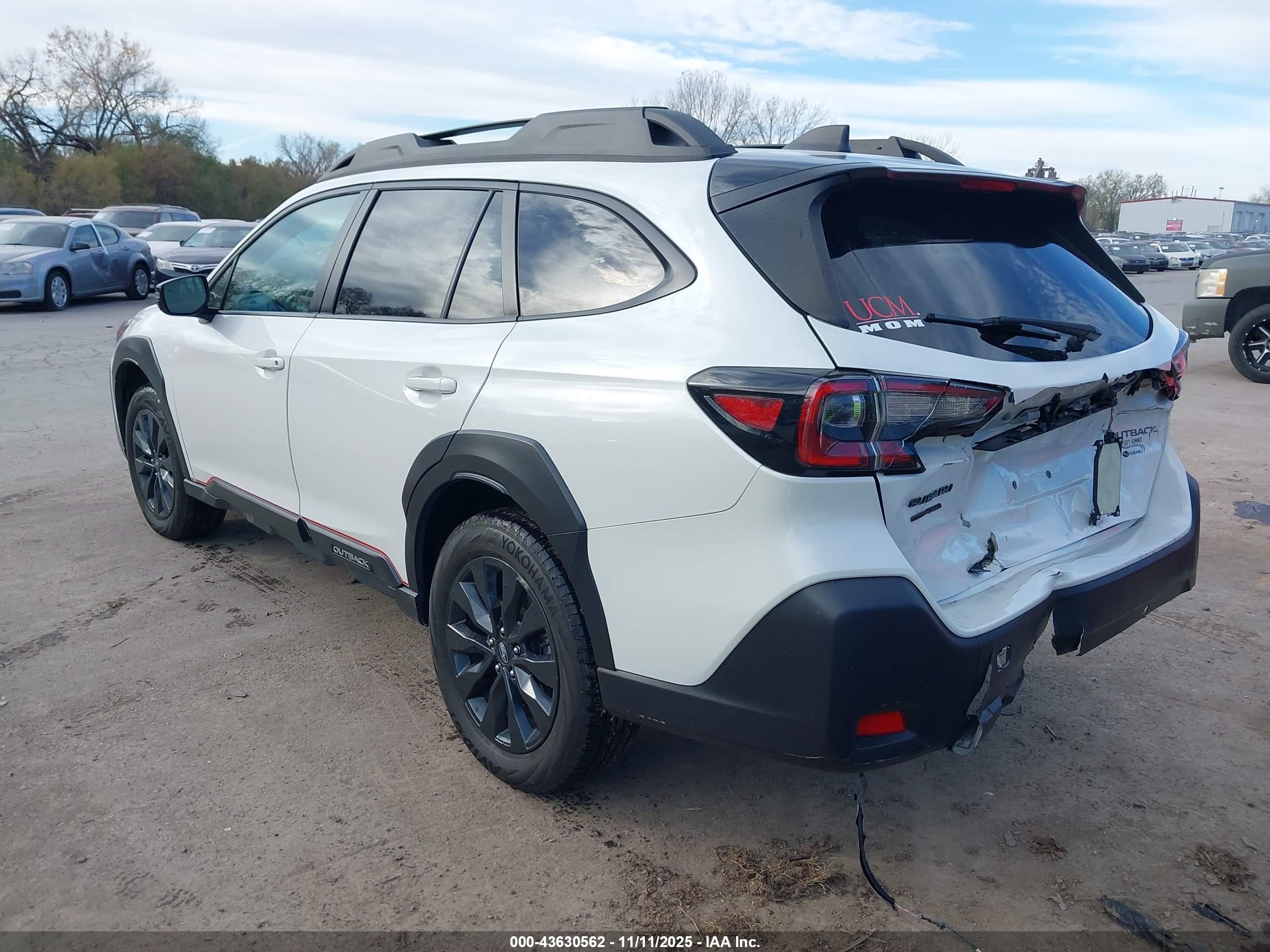 SUBARU OUTBACK image 3