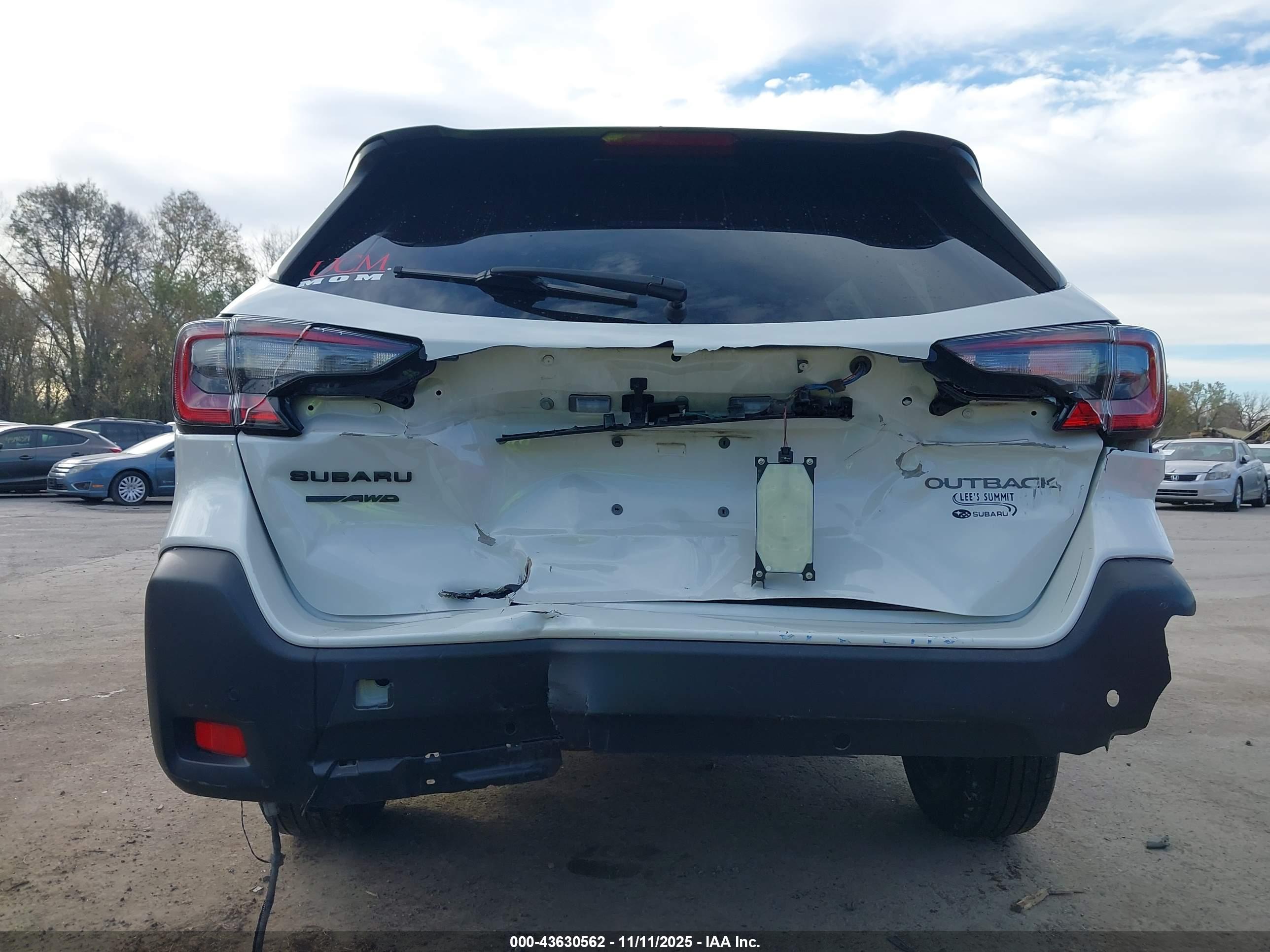 SUBARU OUTBACK image 6