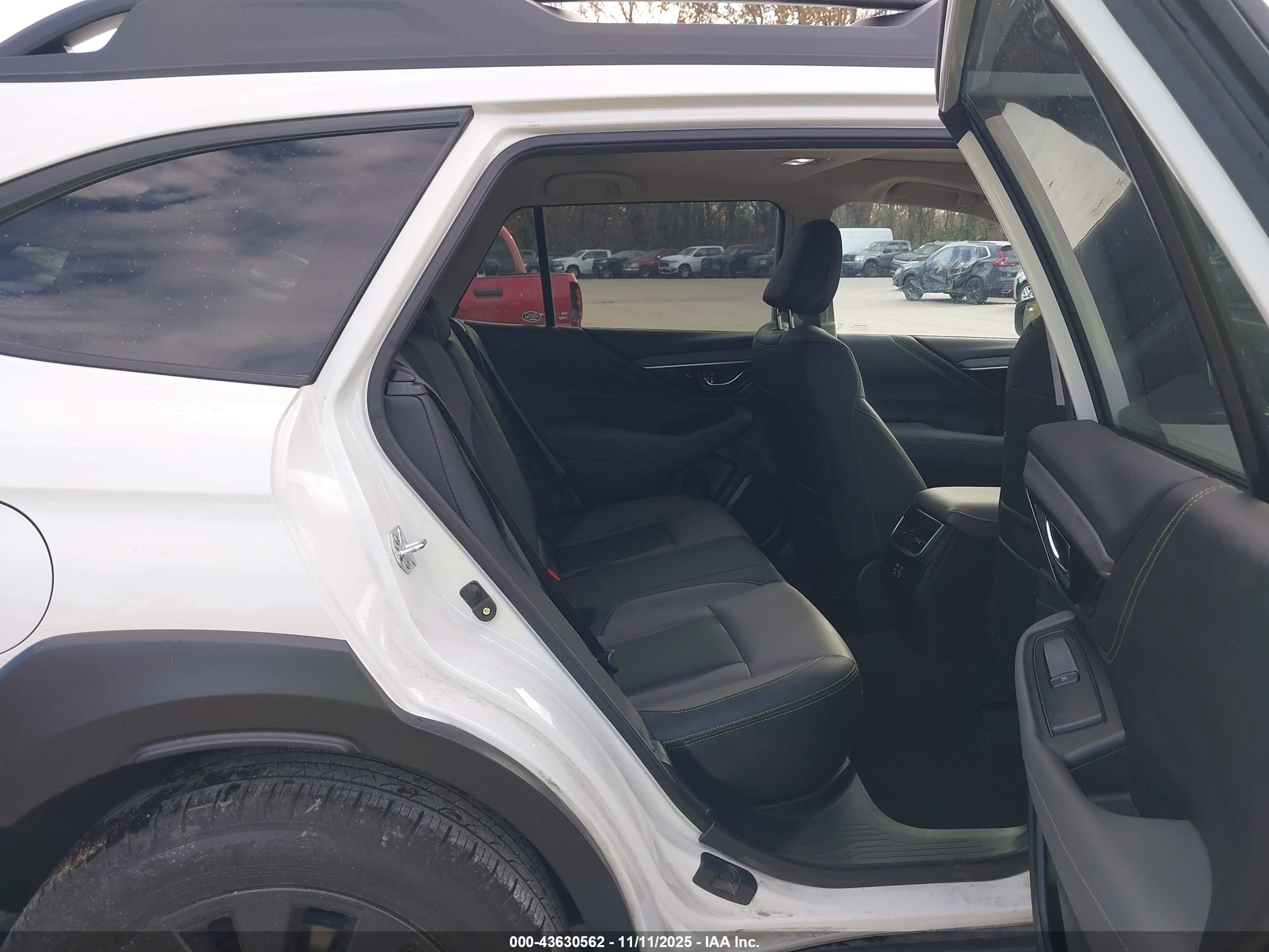 SUBARU OUTBACK image 8