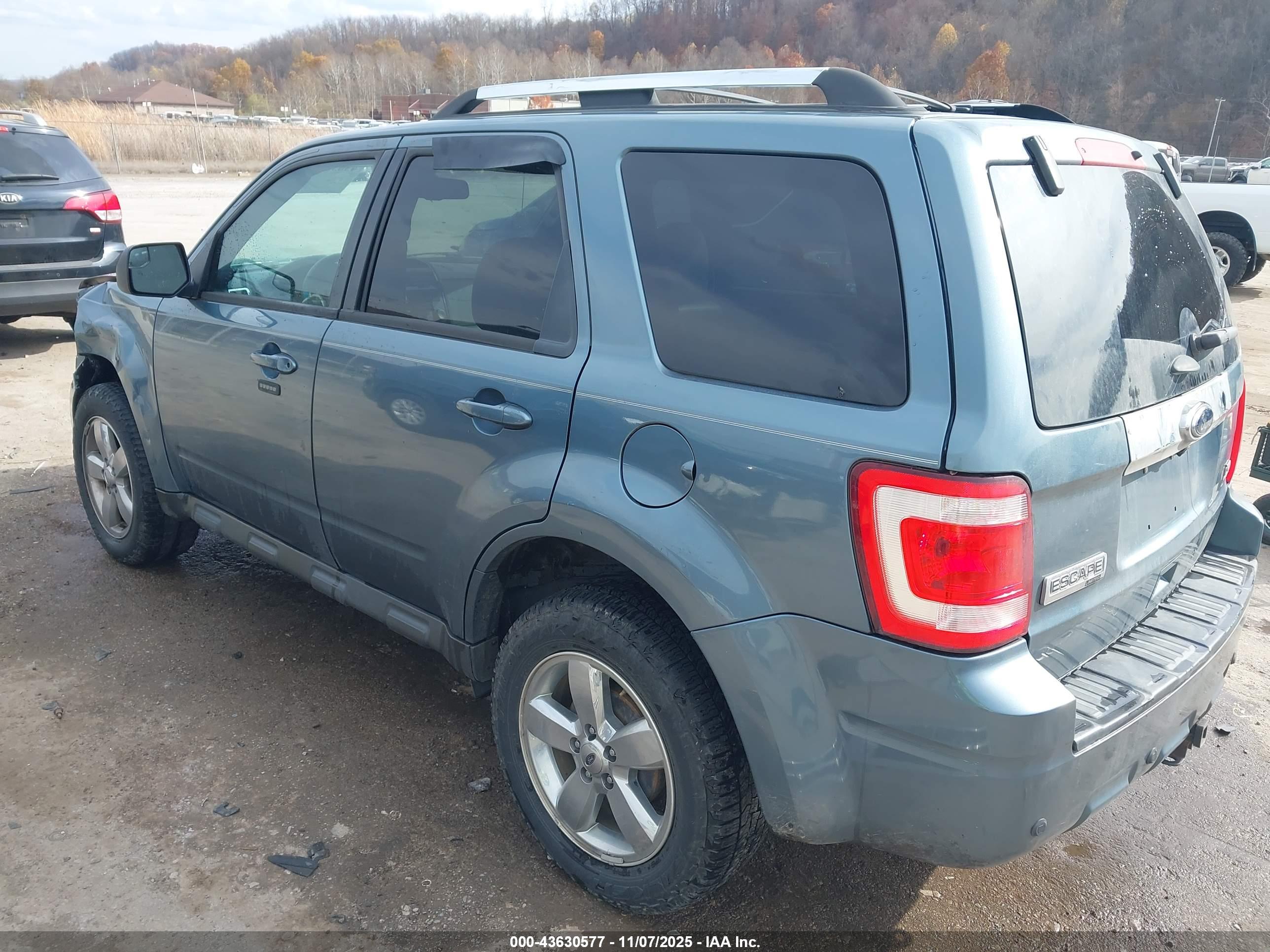 FORD ESCAPE image 3