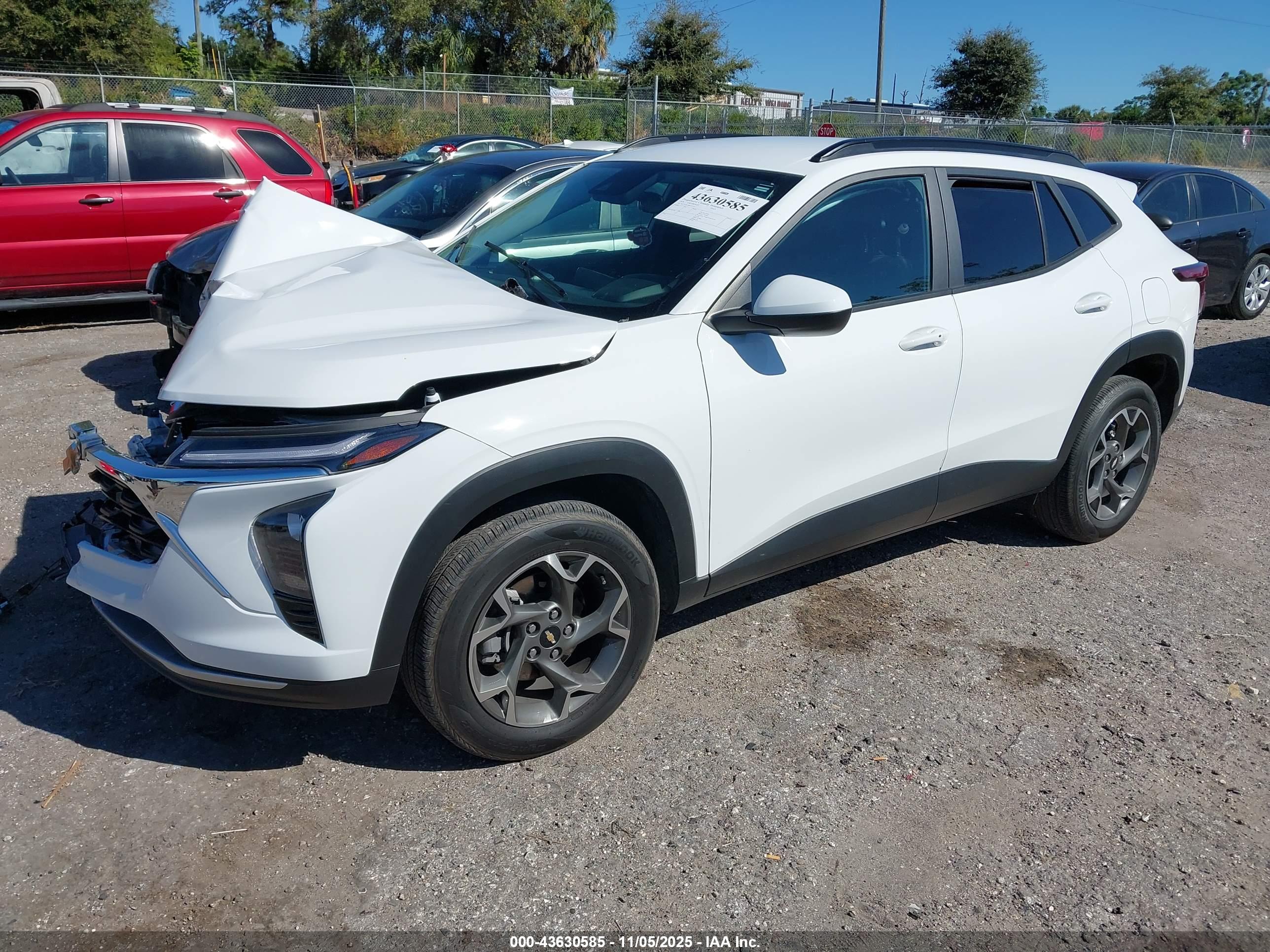 CHEVROLET TRAX image 2