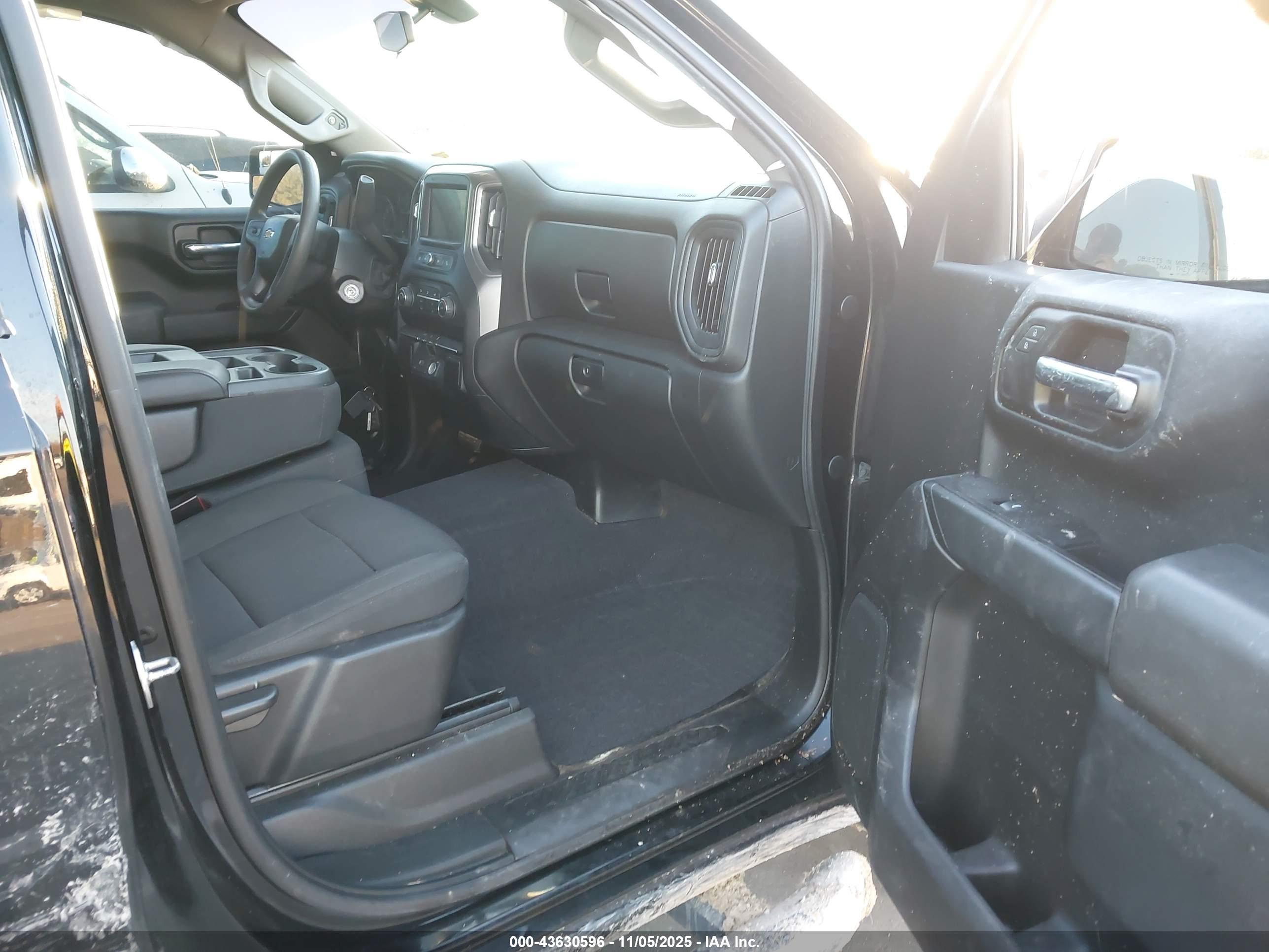 CHEVROLET SILVERADO image 5