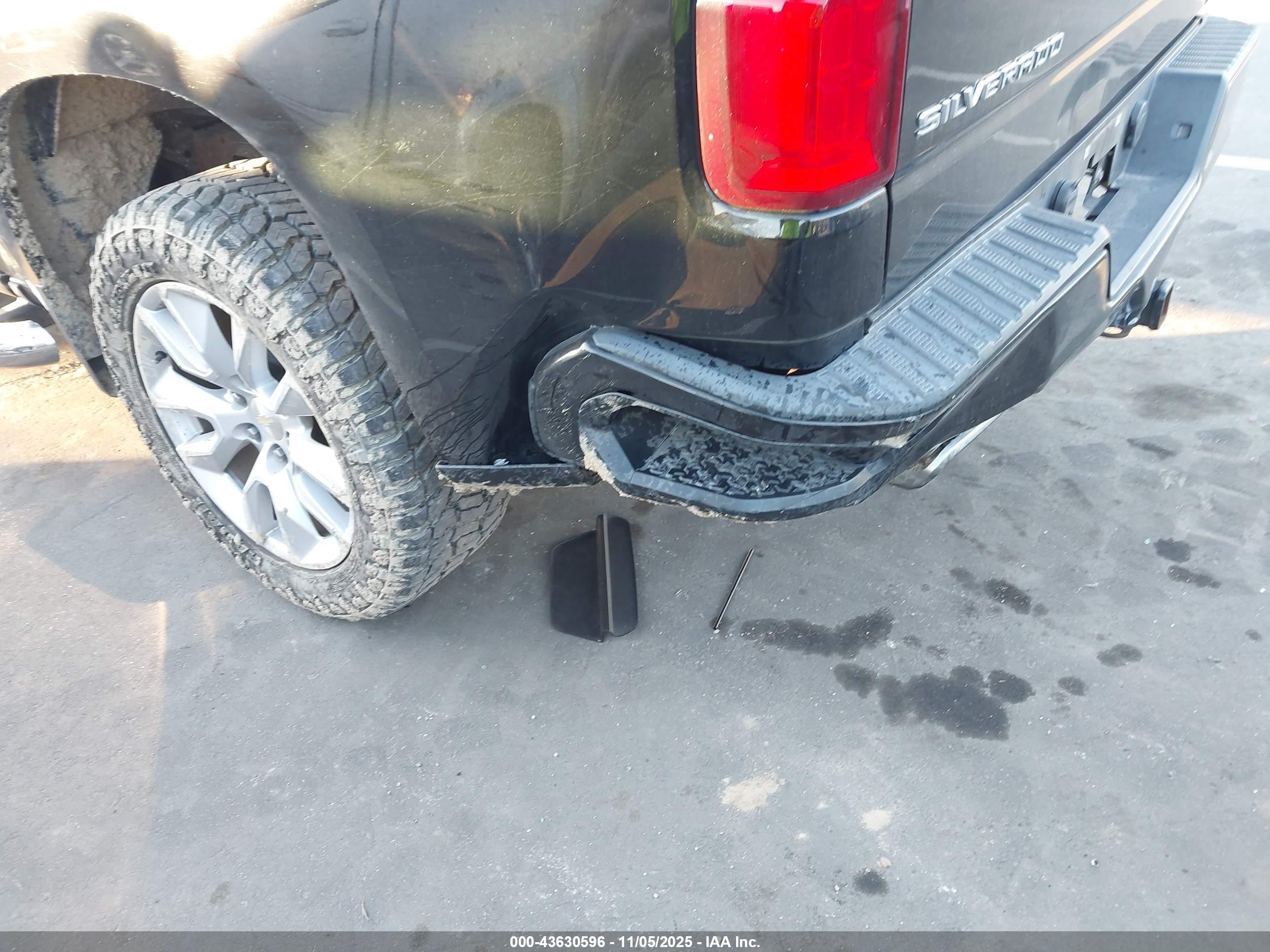 CHEVROLET SILVERADO image 6