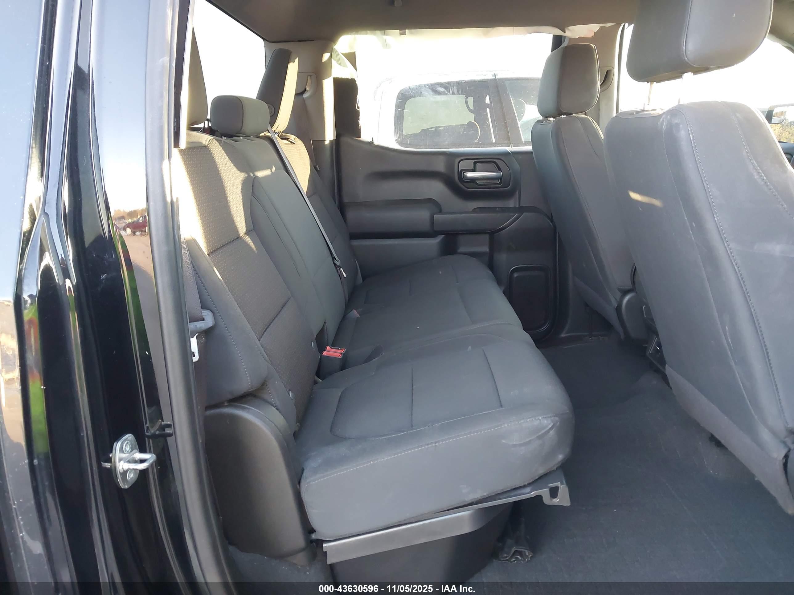 CHEVROLET SILVERADO image 8