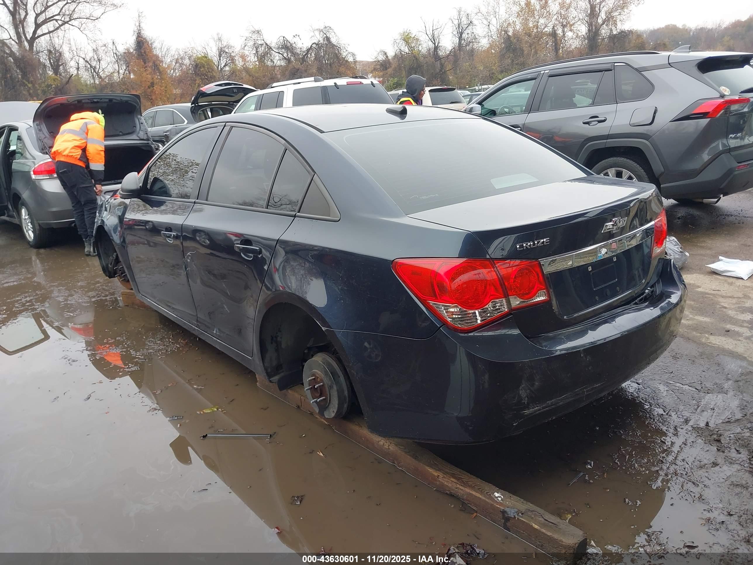 CHEVROLET CRUZE image 3