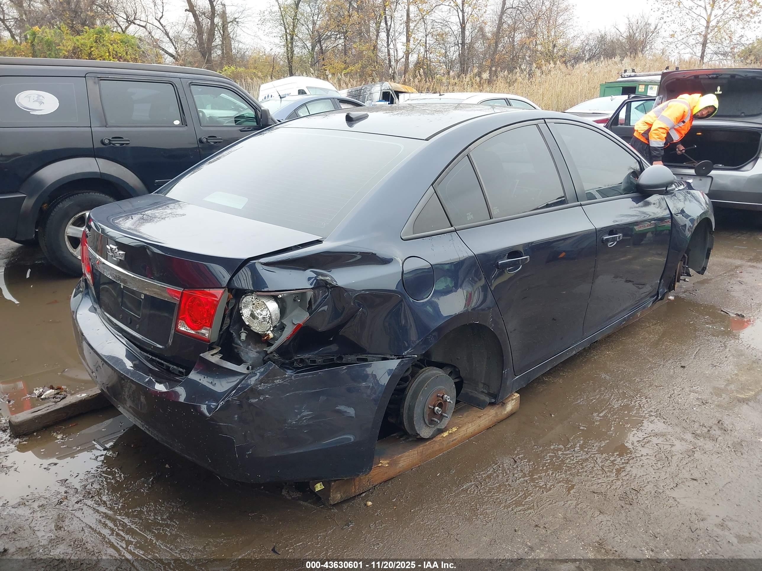 CHEVROLET CRUZE image 4