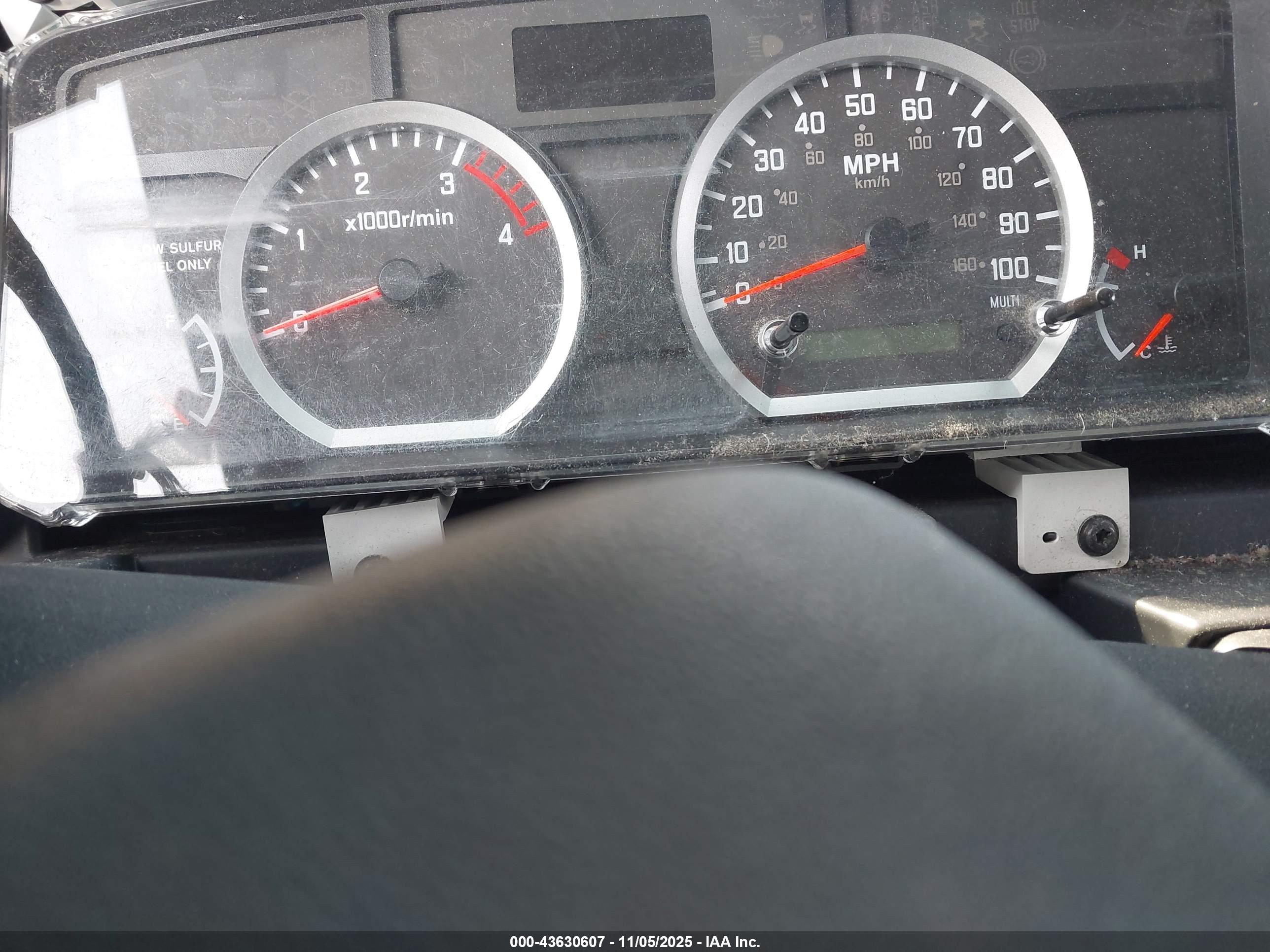 ISUZU NRR image 6