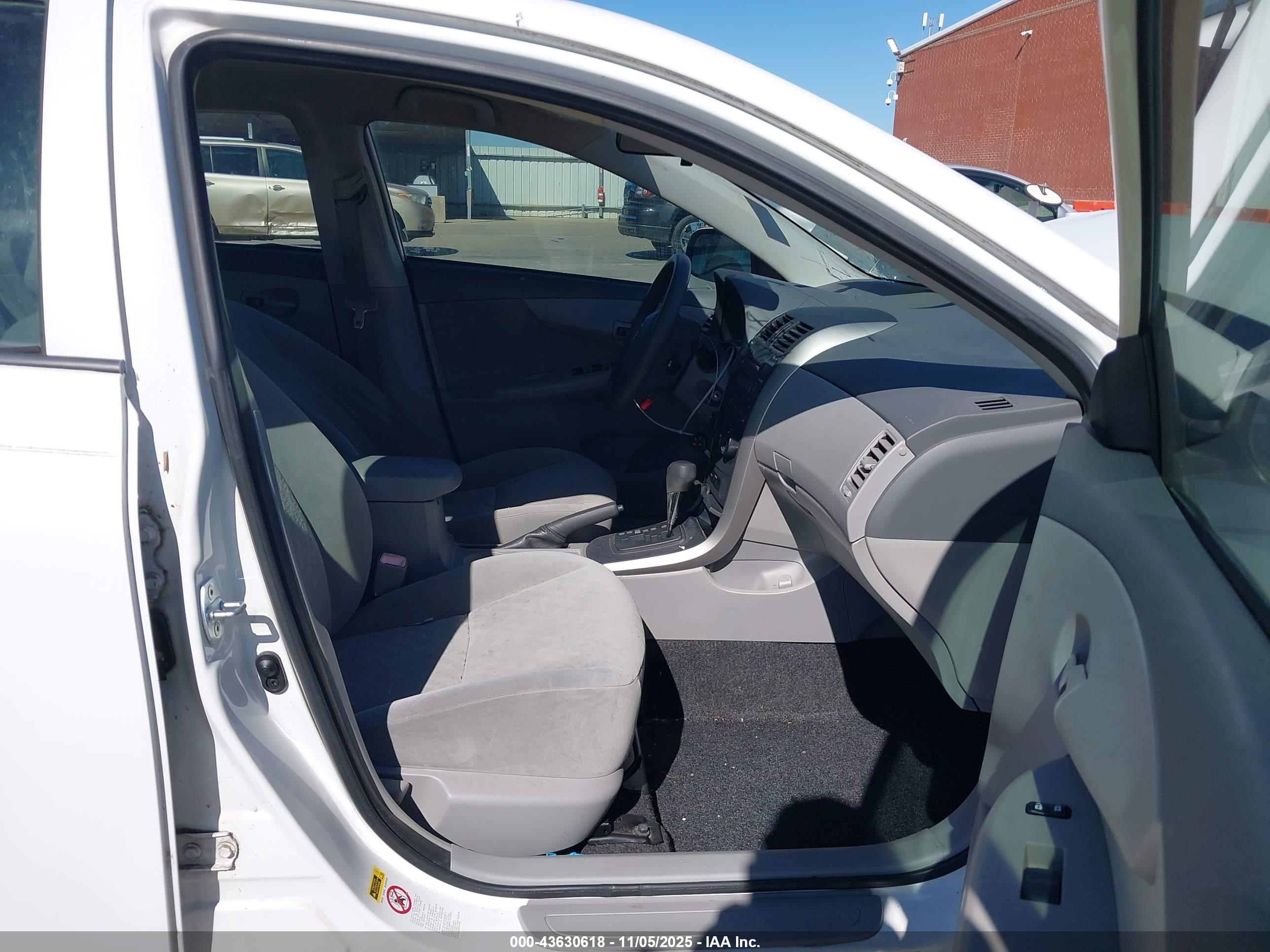 TOYOTA COROLLA image 5