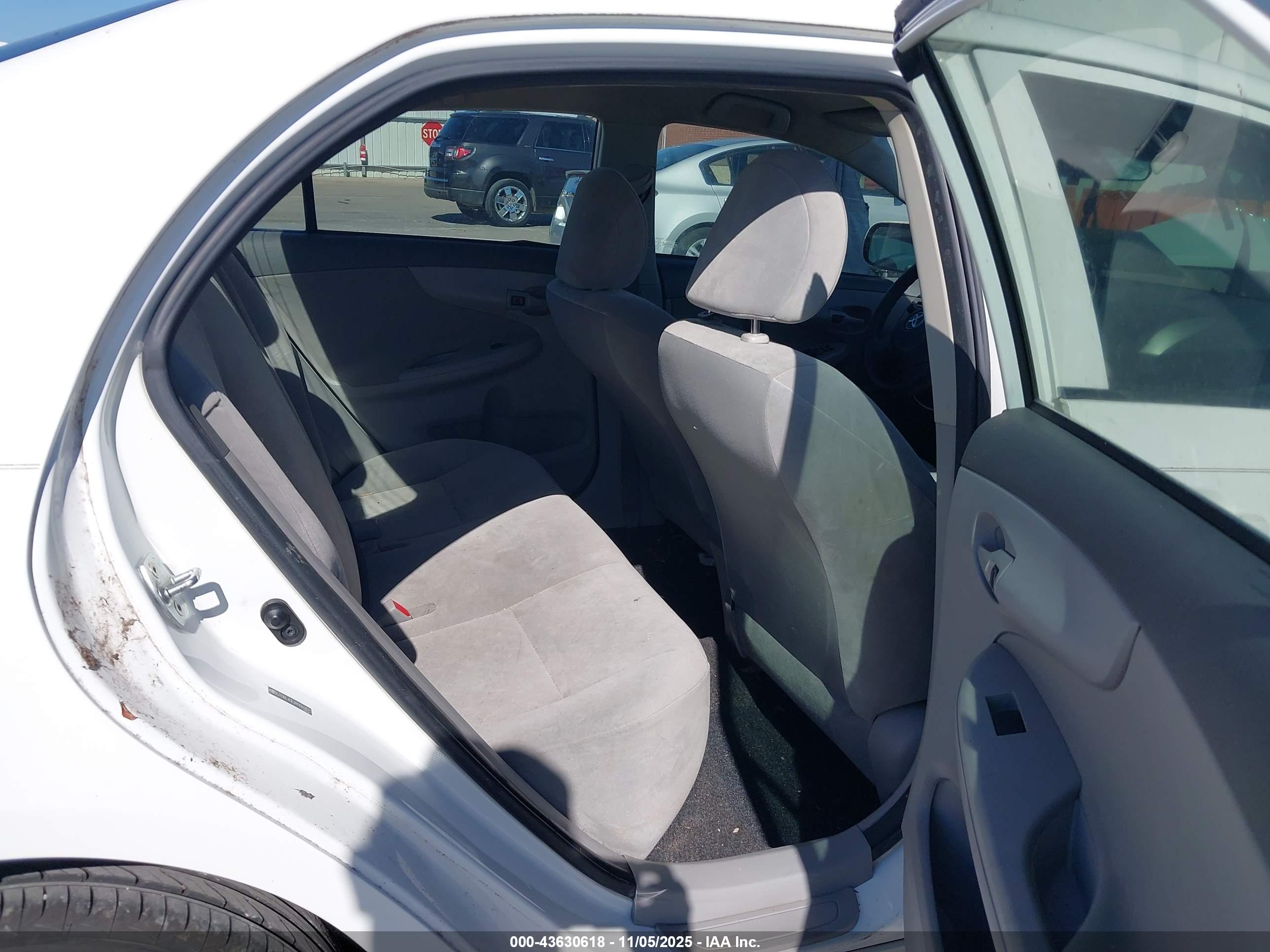 TOYOTA COROLLA image 8