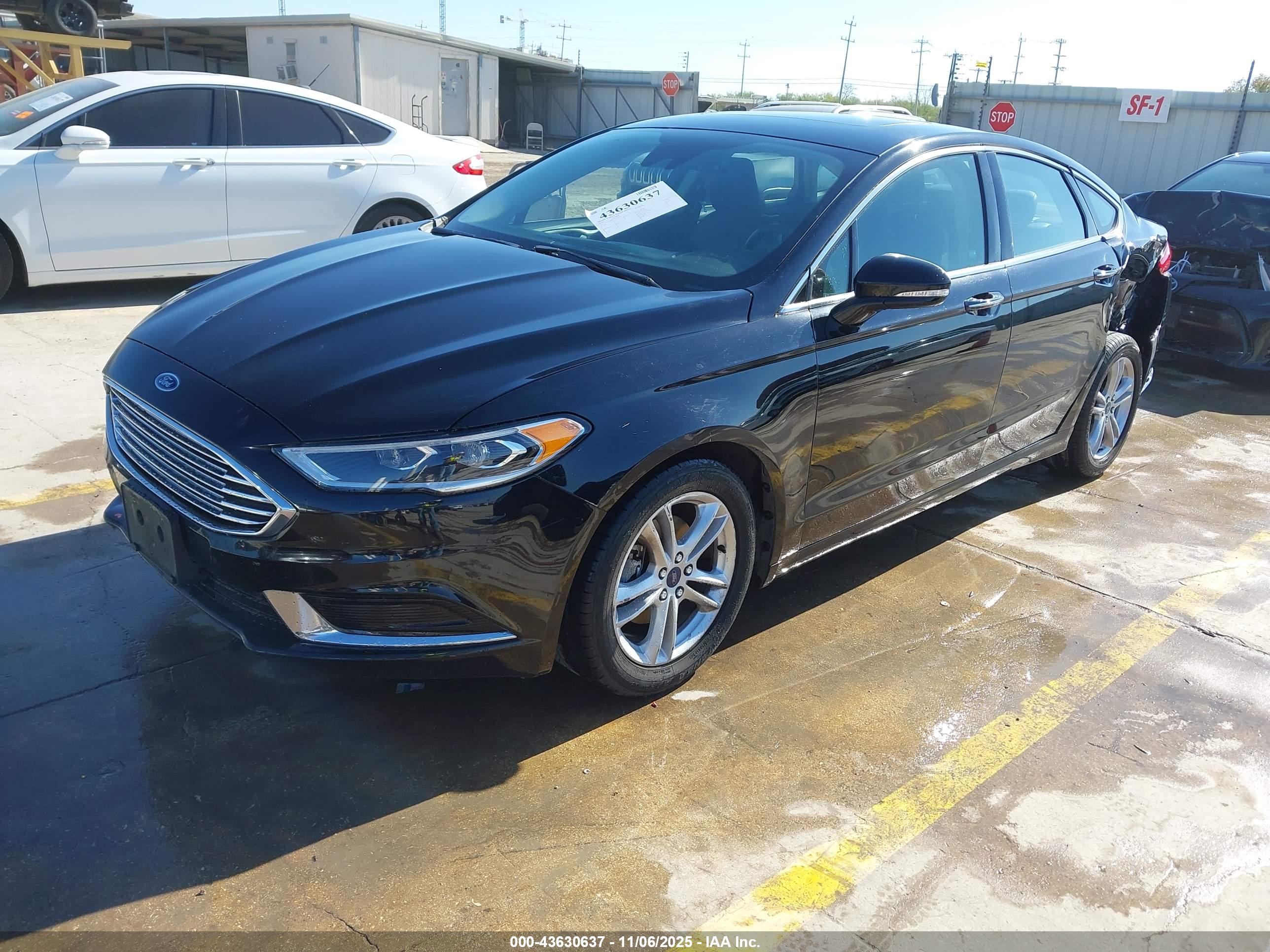 FORD FUSION image 2