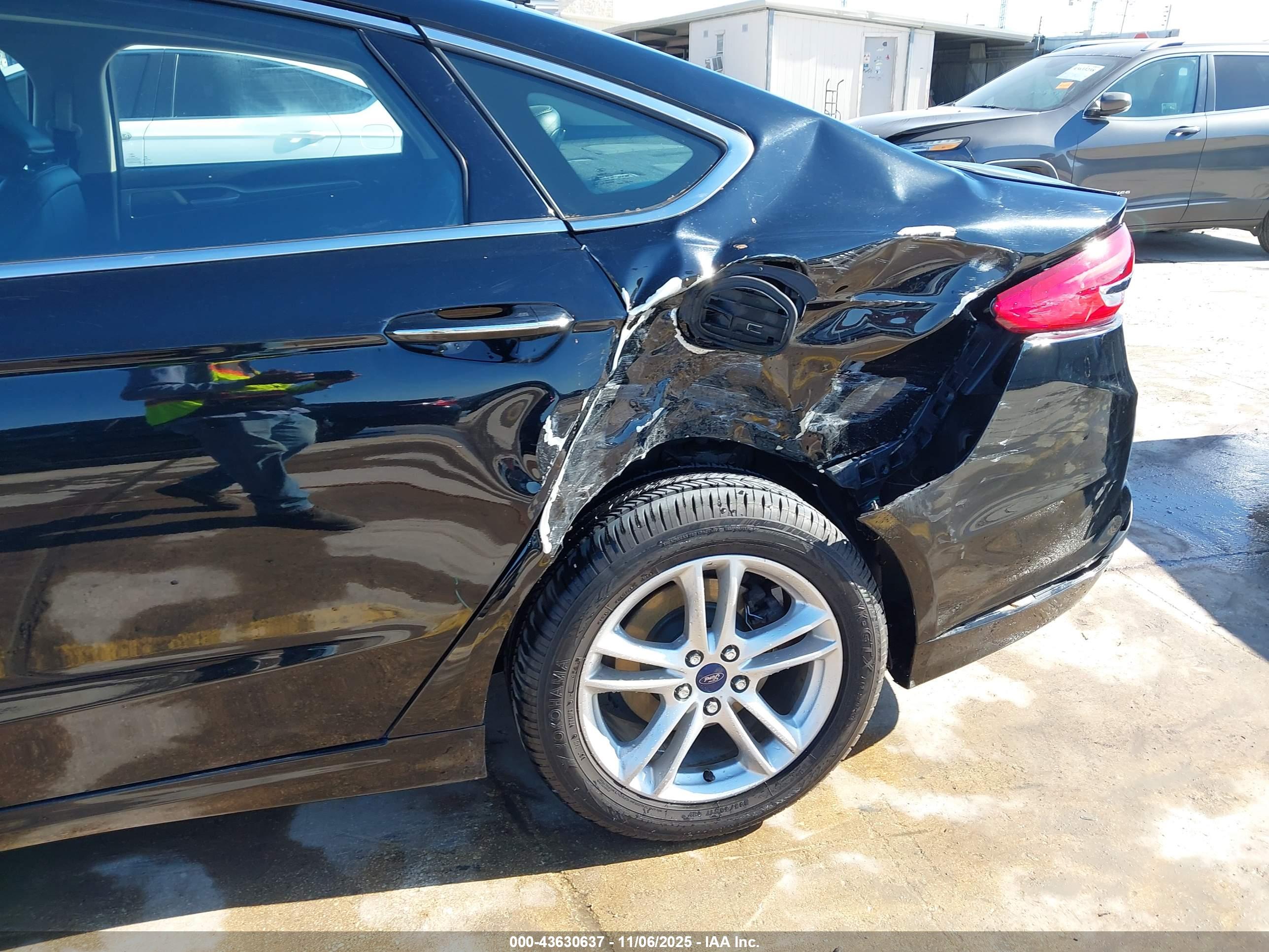 FORD FUSION image 6