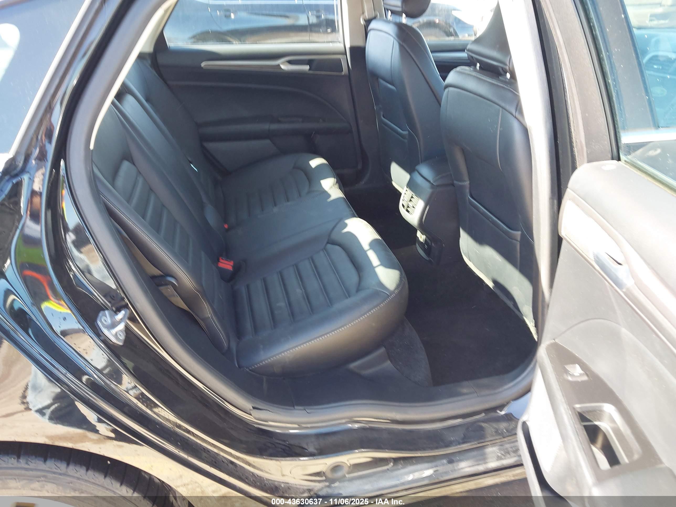 FORD FUSION image 8