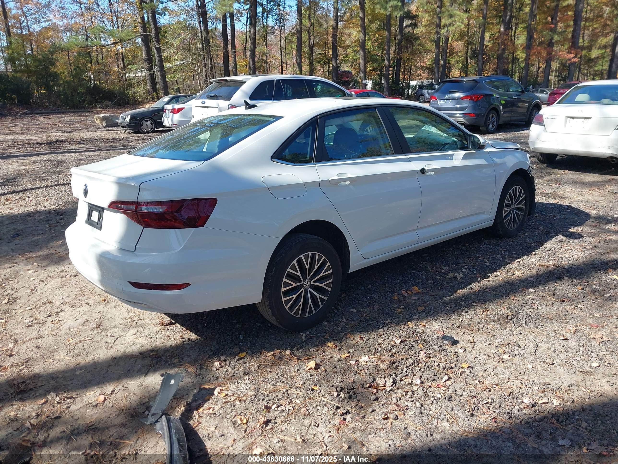 VOLKSWAGEN JETTA image 4