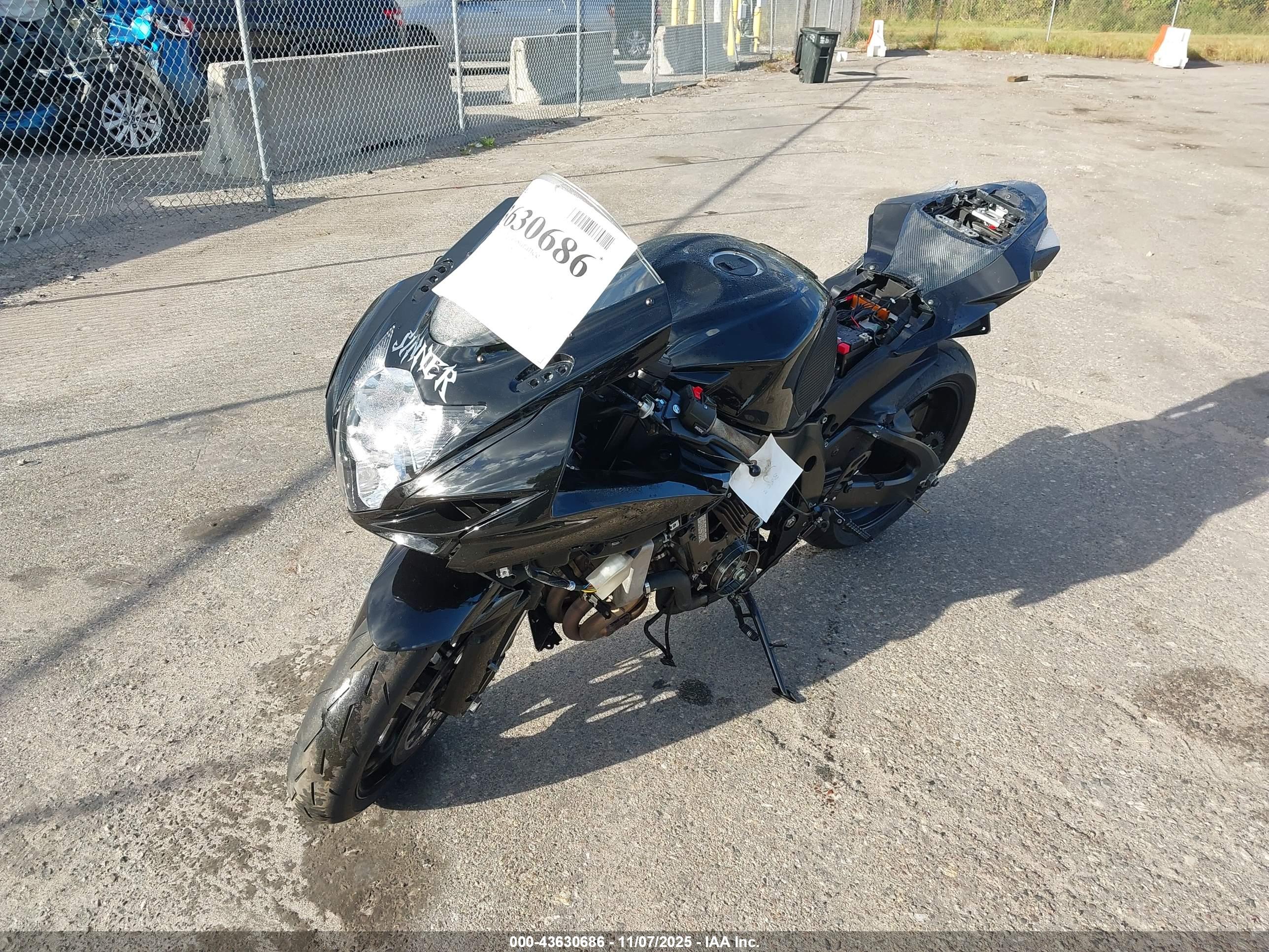 SUZUKI GSX-R600 image 2