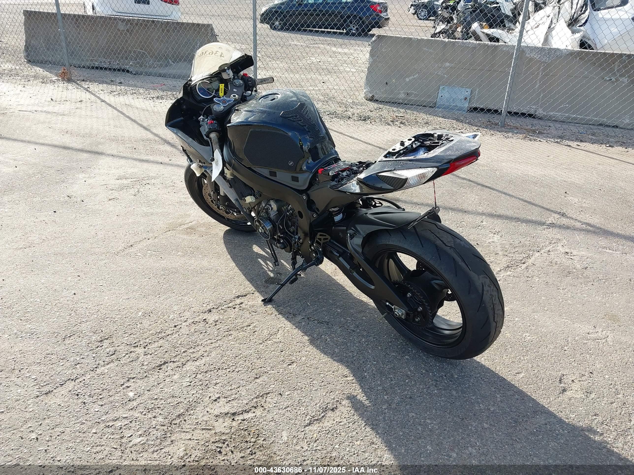 SUZUKI GSX-R600 image 3