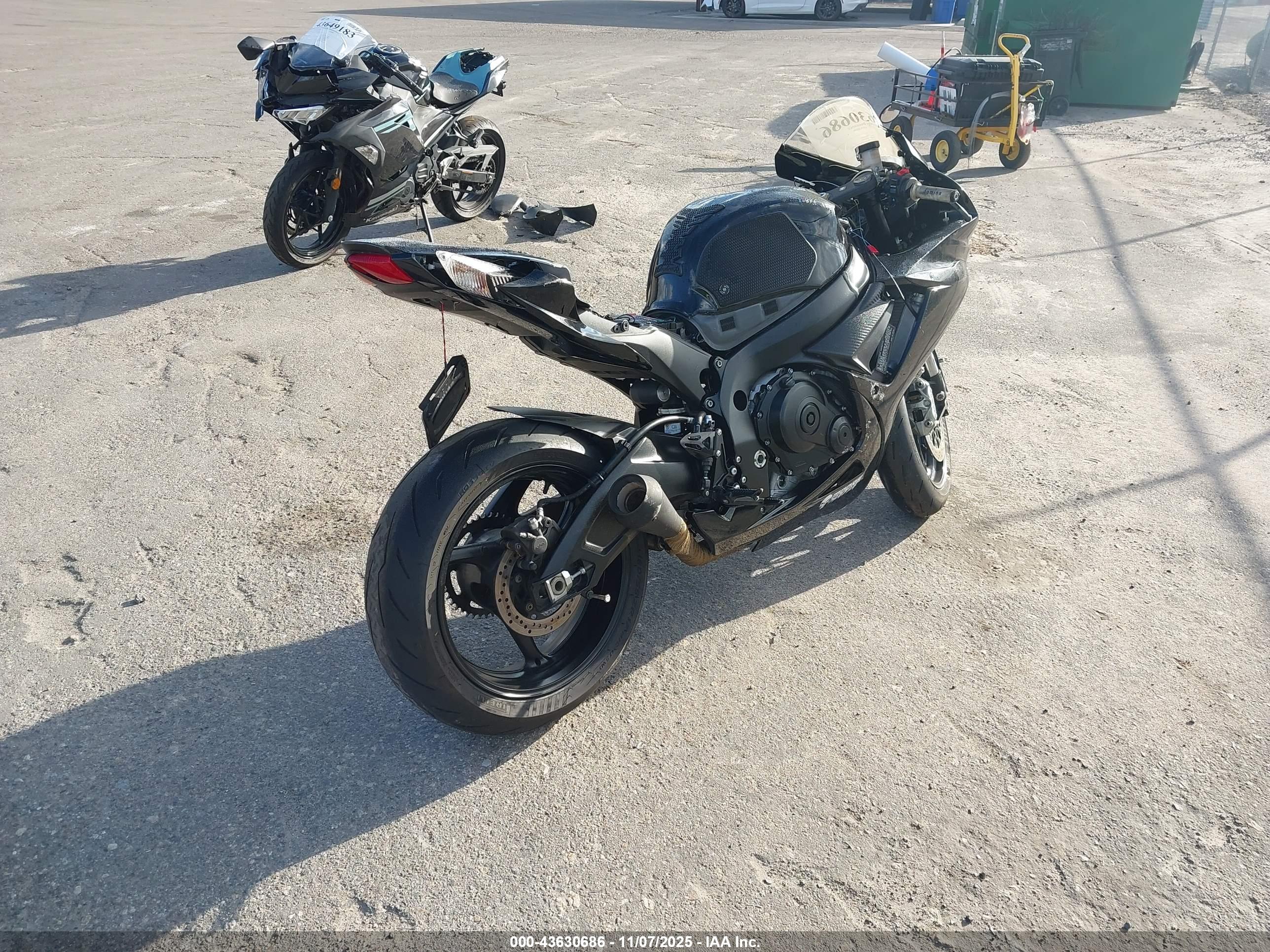 SUZUKI GSX-R600 image 4